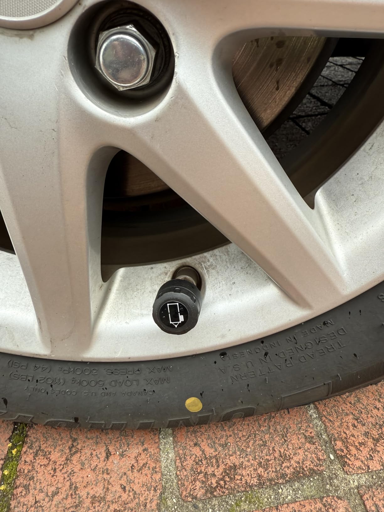 GUTA RV Tire Pressure Monitoring System, RV TPMS with 4 Sensors (0-188 PSI), Solar Charging, 6 Alarm Modes, Auto Sleep Mode, LCD Display, Tire Pressure Monitor System for RV/Trailer/SemiTruck customer photo 2