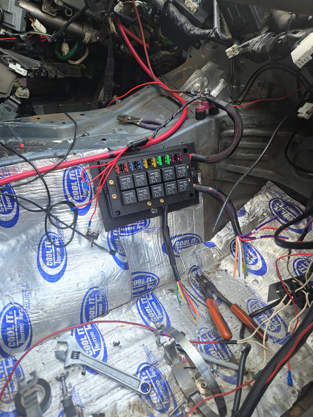 DaierTek Relay Box 12V 10 Way Relay Block and 10 Way ATC/ATO Blade Fuse Panel Pre-Wired Dustproof Fuse Relay Box for Automotive Car Marine Boat customer photo 1