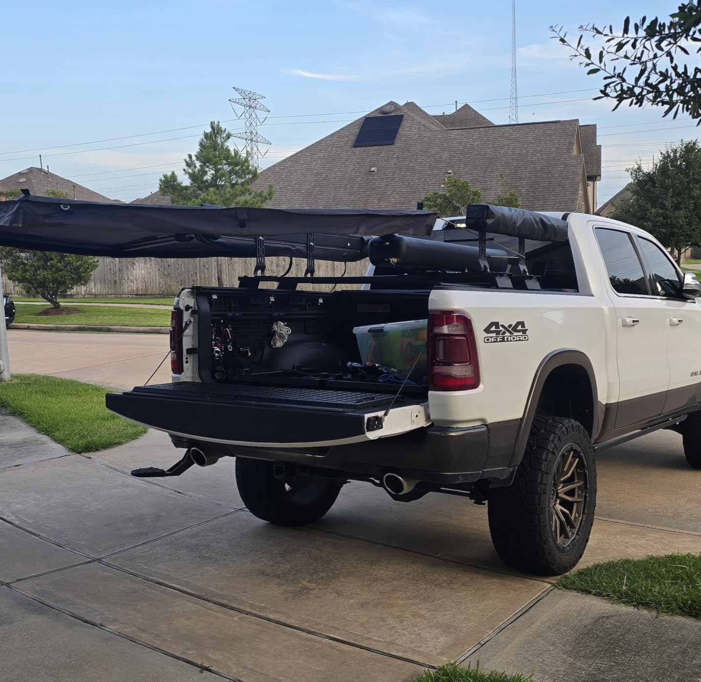 Yoursme 8-Gallon Pressurized Water Tank, Portable Camping Shower Water Storage with Spray Hose Roof Rack Mount for Pick-up Trucks & Off-Road Vehicles Overland Outdoor Activities customer photo 2