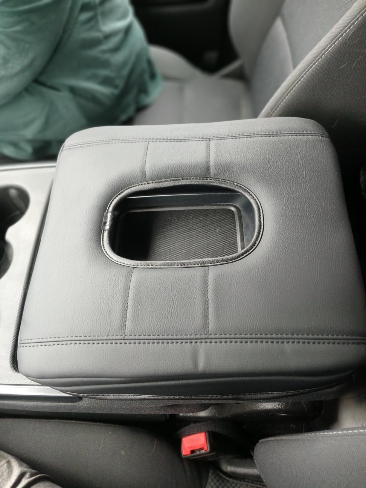 Muslogy Center Console Armrest Cover Fit for Nissan Kicks 2025 2026 Accessories, Comfort Armrest Pad Console Lid Cushion Vegan Leather Regular Thick customer photo 1