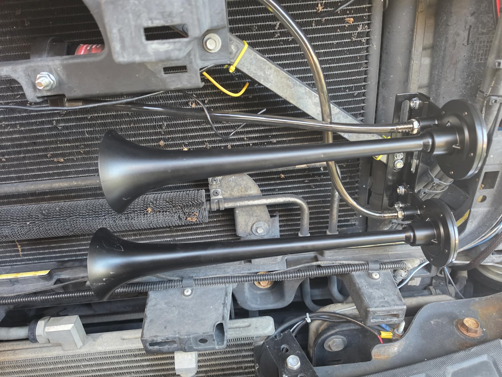 Dual 2-Trumpet Metal Air Horn for Truck Kit with 2 Air Compressors, 12V 150dB Ultra Loud Impact Train Car Horn customer photo 2