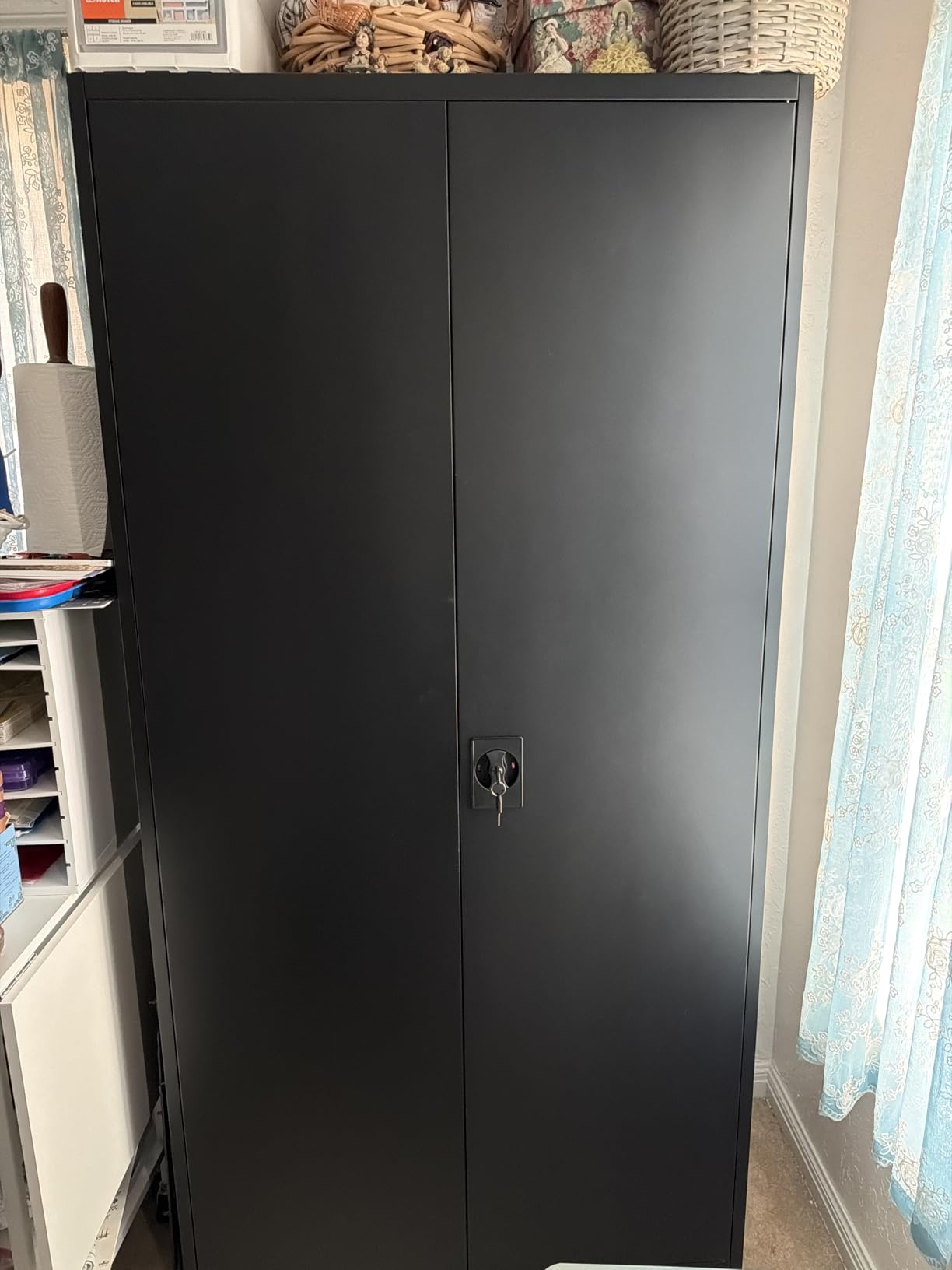 Letaya Metal Garage Storage Cabinets with Lock Door and Adjustable Shelves, Steel Tool Cabinets for Home,Office,Warehouse Organisieren (Black, 75