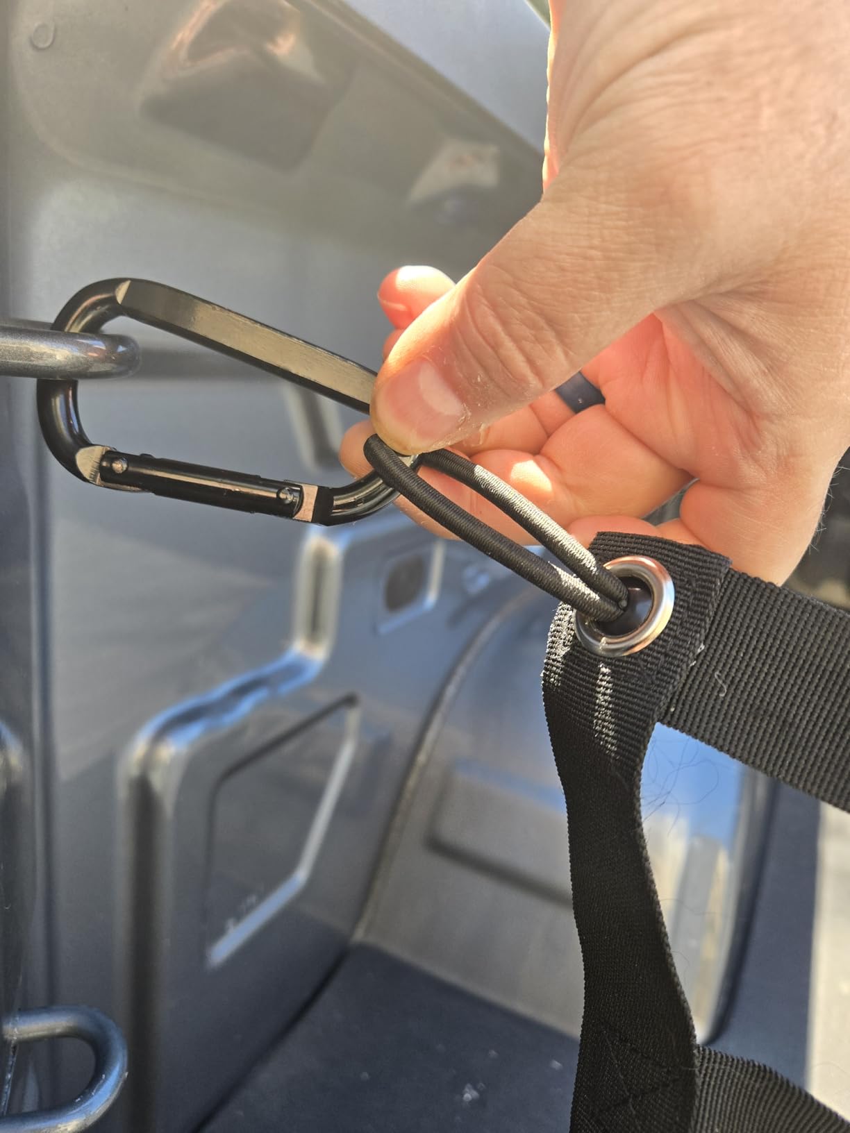 Heavy Duty Tailgate Net for Truck Bed, 60X18',Tailgate Net for Pickup Truck Bed with 4 Adjustable Buckle Straps,Easy-to-use Tailgate Cargo Netting,Fit for Full Size Pickup(Black) customer photo 1