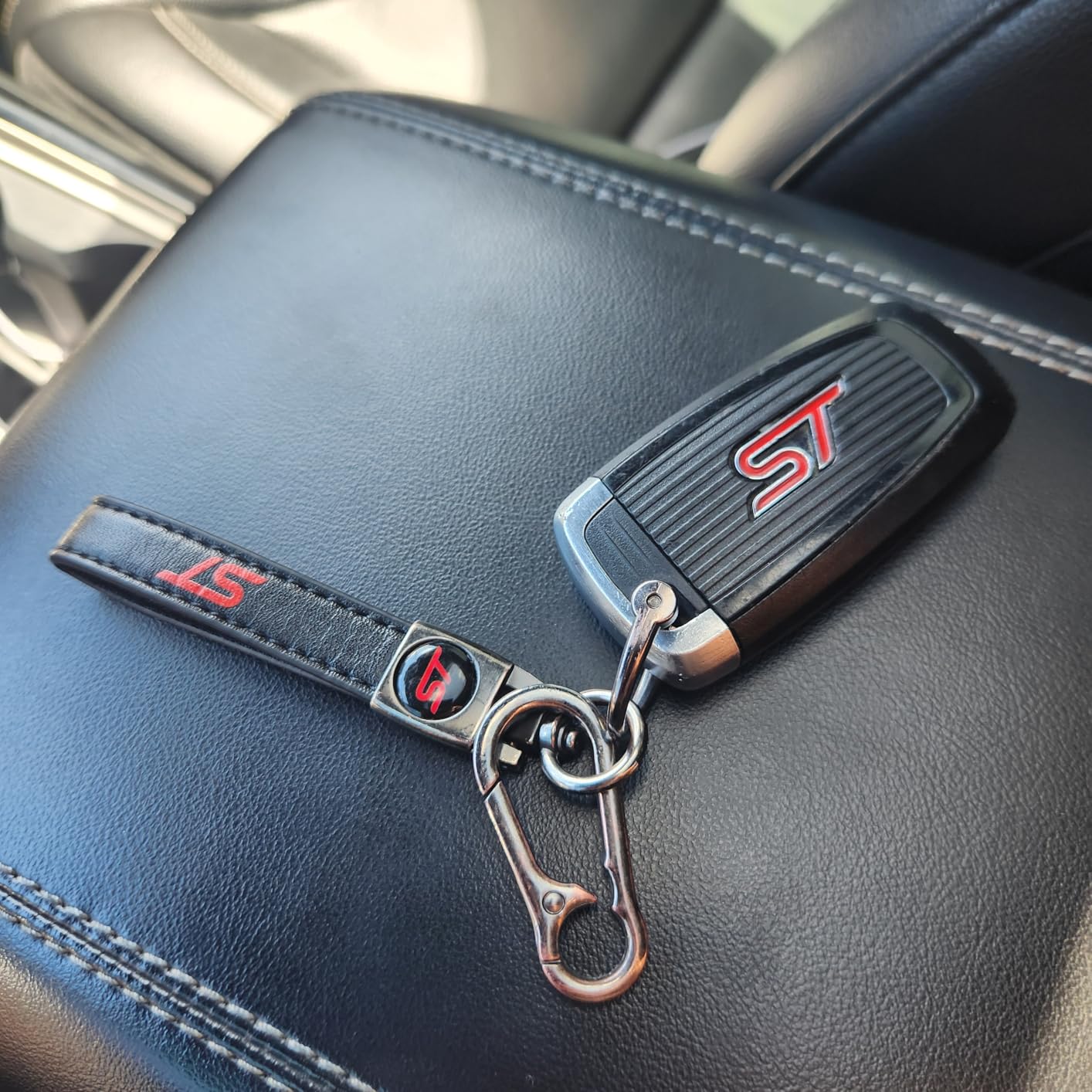 Leather Car Key Chain Metal Car Keyring Accessories customer photo 2