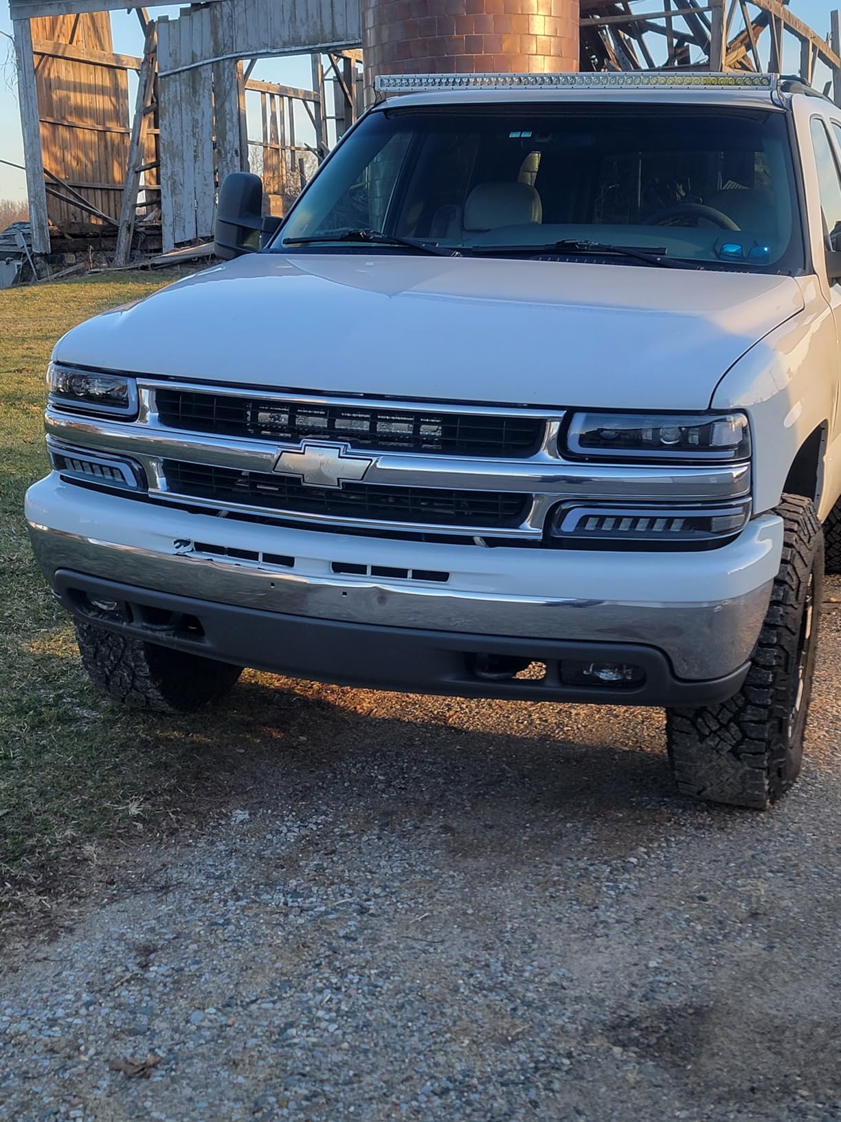 LED Headlights Assembly Headlamps Replacement Compatible with 1999-2002 Chevy Silverado 2000-2006 Chevy Suburban 00-06 Tahoe DRL Turn Signal Hi/Low Beam with Bulbs customer photo 1