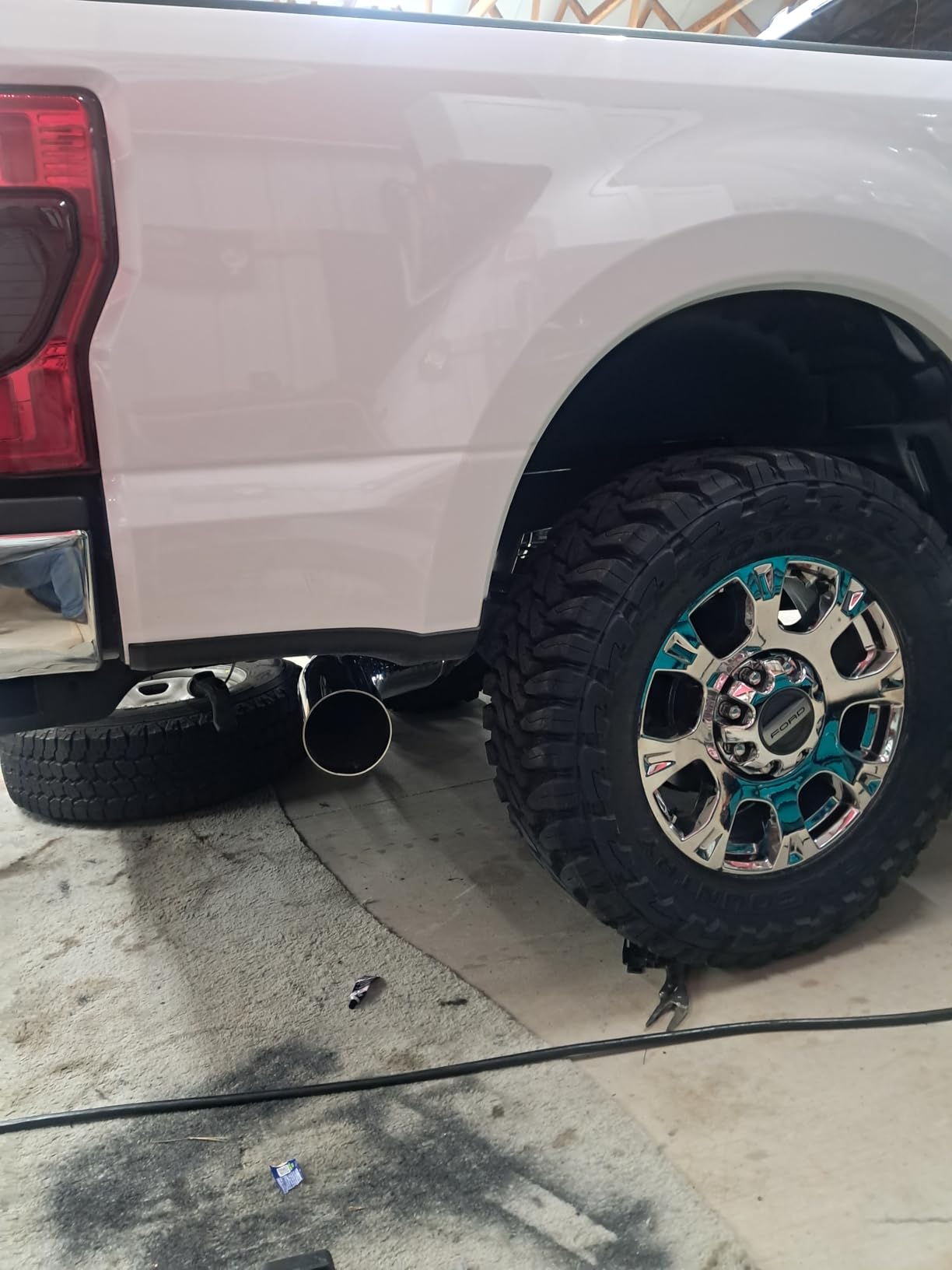 5 to 6 Inch Exhaust Elbow Tip with Clamp, 5
