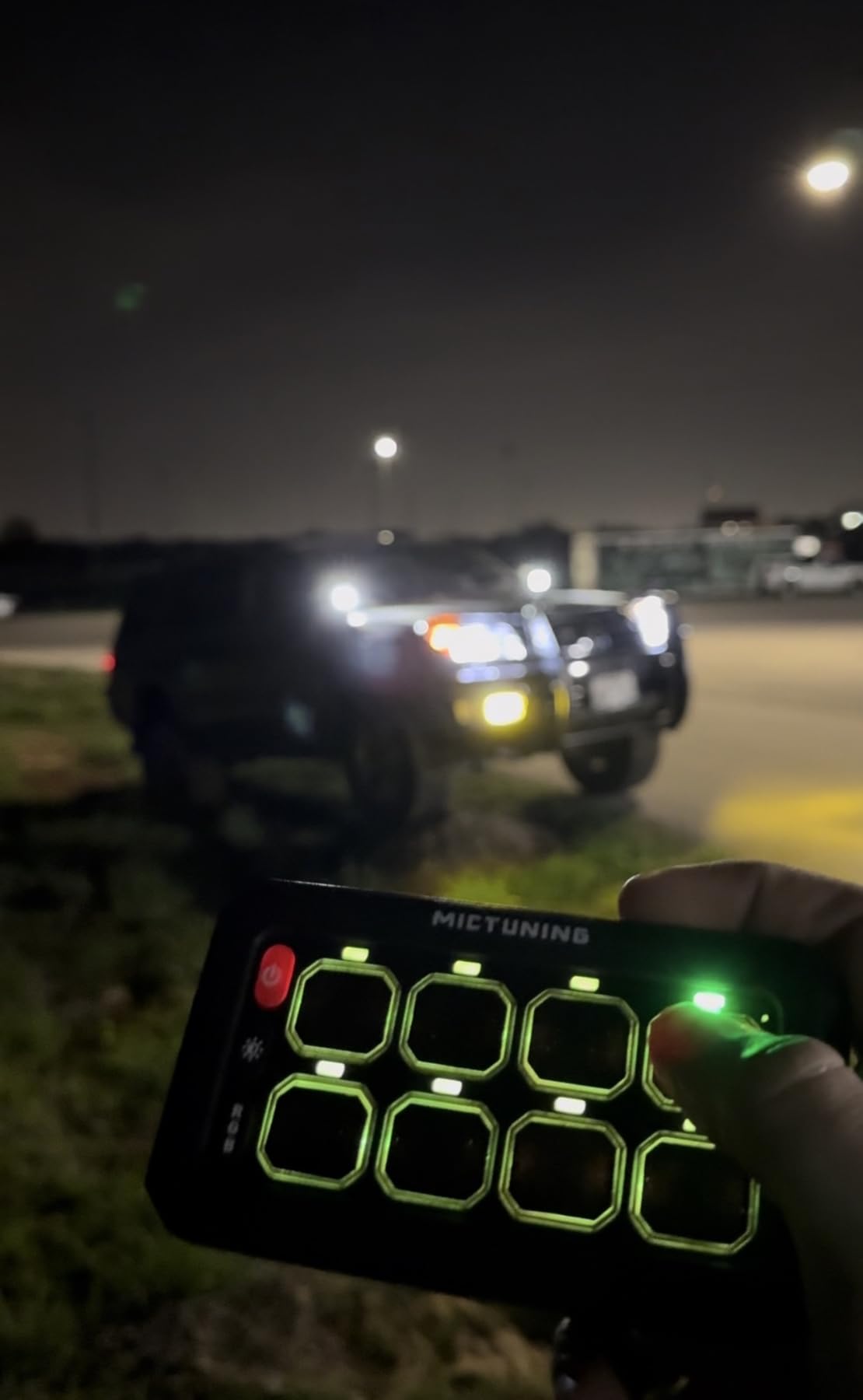 MICTUNING P1s-W 8 Gang RGB Wireless Switch Panel, 328FT 433MHz Remote Range, Up to 4-Panel Sync, Multi-Function Backlit Toggle/Pulsed/Momentary/Strobe Control for Offroad Trucks & Cars, Plug and Play customer photo 2