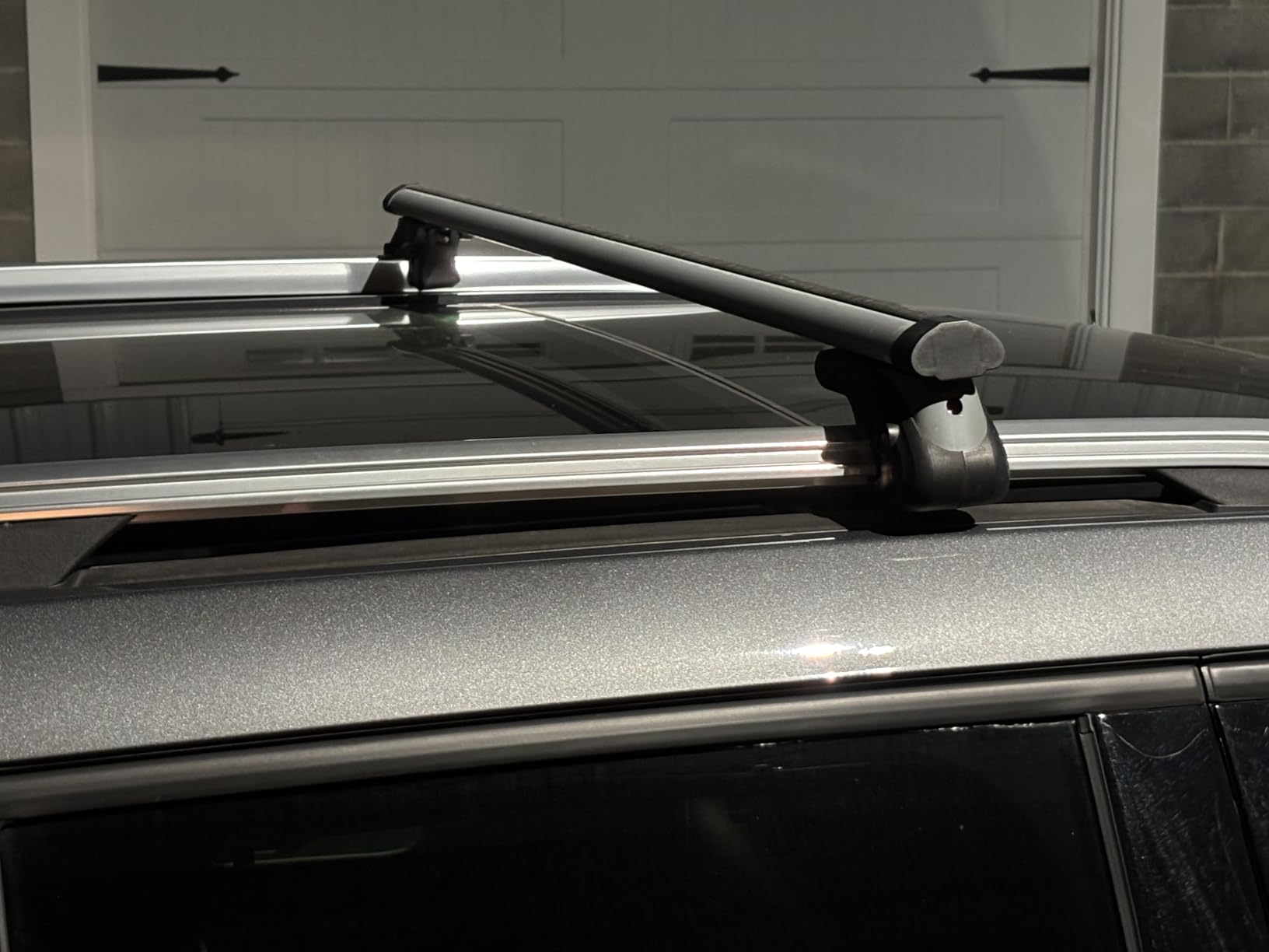 VEVOR Roof Rack Cross Bars, Universal Fit for Naked Roofs Without Raised Rails/Flush Rail/Black Moldings, 165 LBS Capacity, Lockable Heavy Duty Aluminum Crossbar Racks Roof Rail Rooftop Luggage Canoe customer photo 2