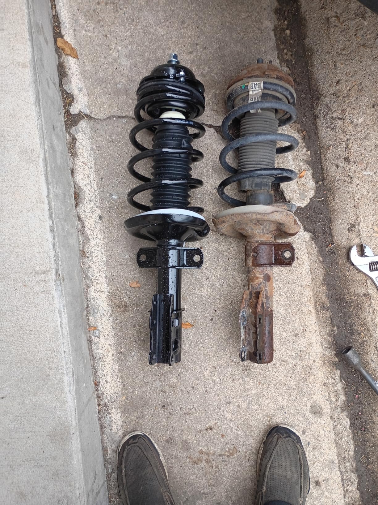 Torchbeam Struts Shock Absorber Assembly for Toyota RAV4 2013 2014 2015 2016 2017 2018, Suspension Kit Struts and Shocks Assembly with Spring & Mount, 173014/173013 customer photo 2
