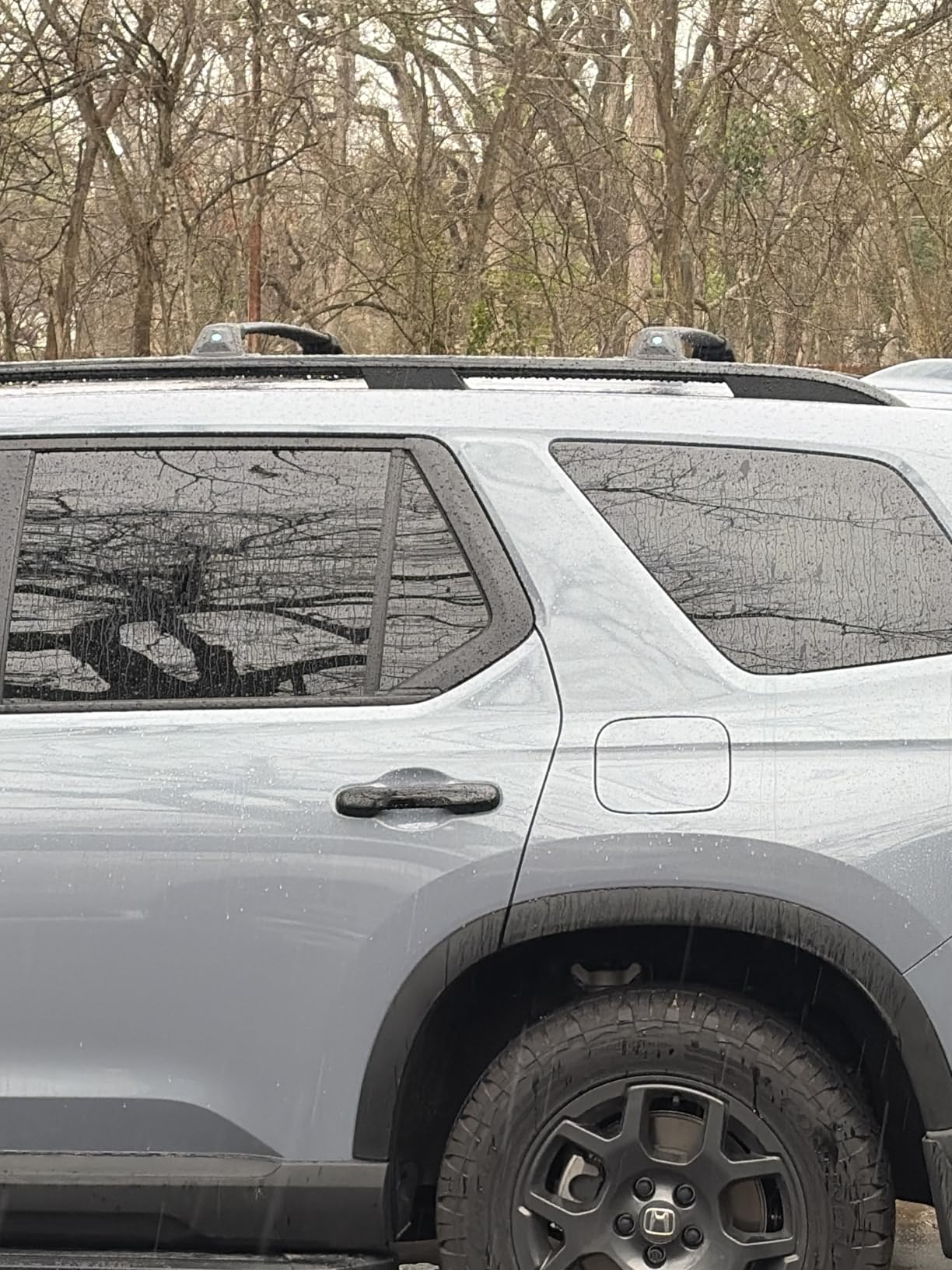 Snailfly Aluminum Roof Rack Cross Bars with Lock Fit for 2017-2023 GMC Acadia, 330lbs Crossbars Anti-Wobble & Wind Noise Reduction customer photo 1