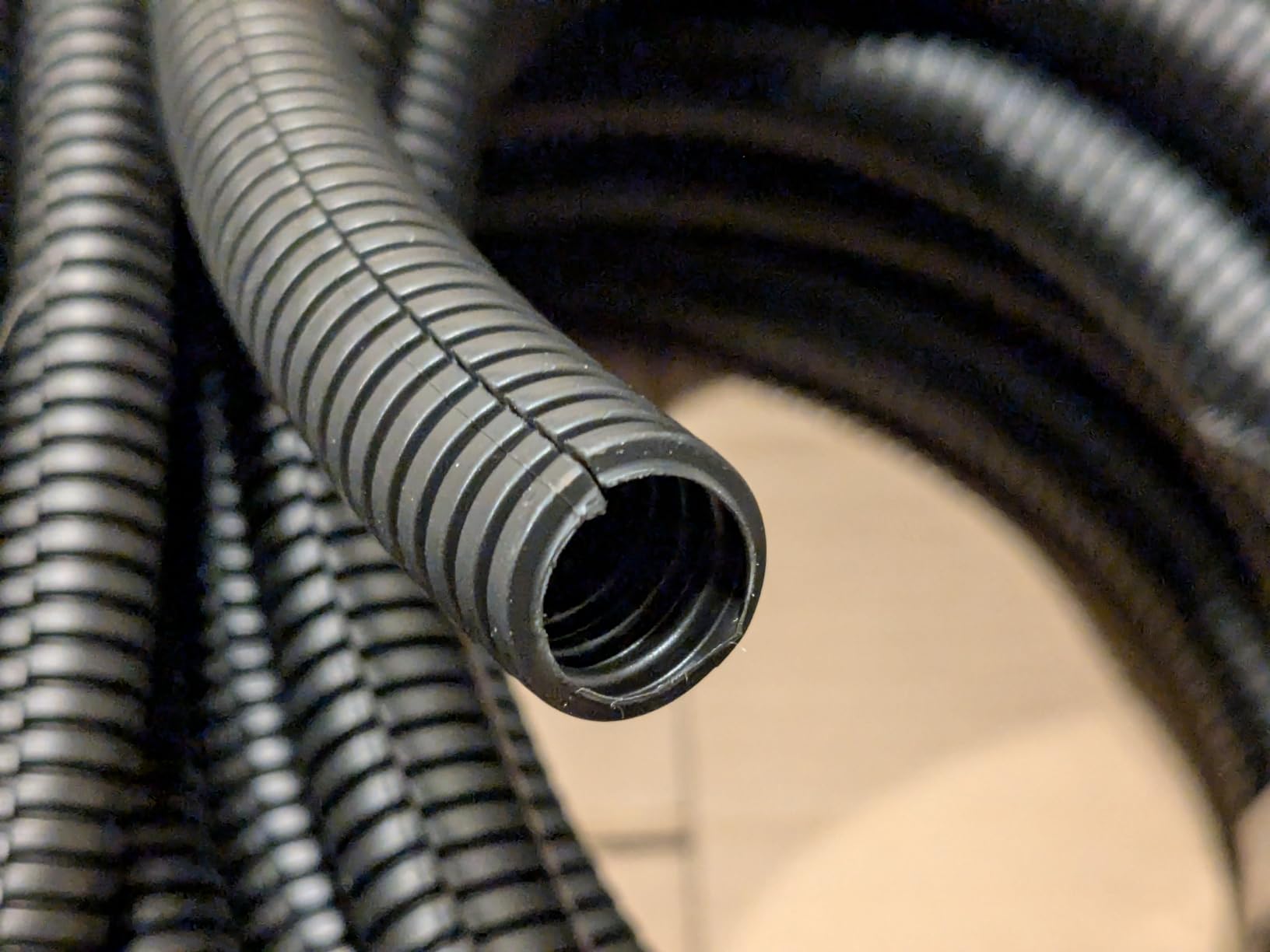 MUZIK Split Wire Loom Tubing, 4 Pack 120 Ft Wire Loom, 1/4