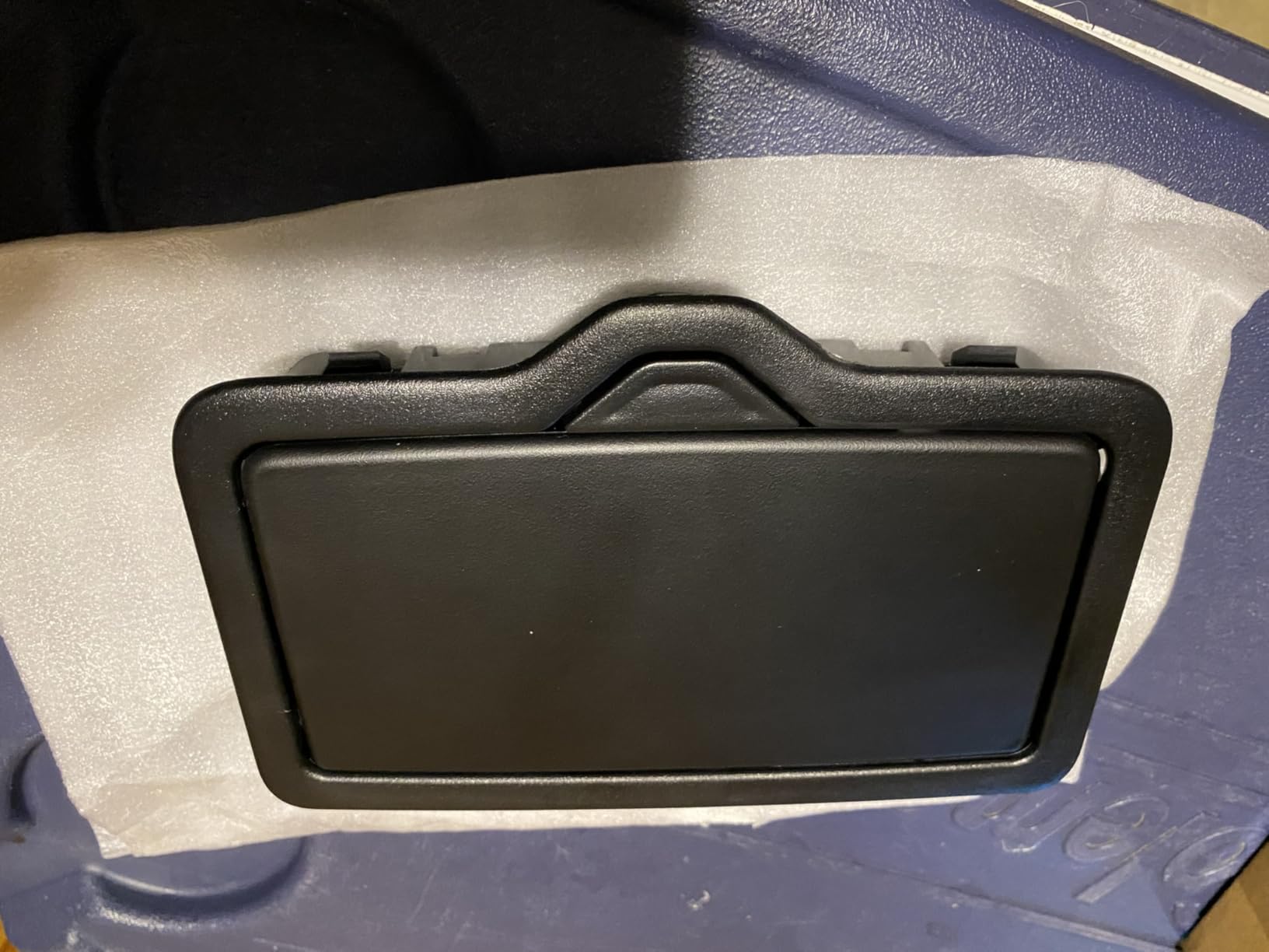 Rear Seat Armrest Hidden Cup Holder Fit for Audi Q2 Q3 Q5 Q7 SQ7 Q8 2016-2025, Folding Center Console Drink Holder Black Replaces 4M0885995A 4M0885995C4PK customer photo 1
