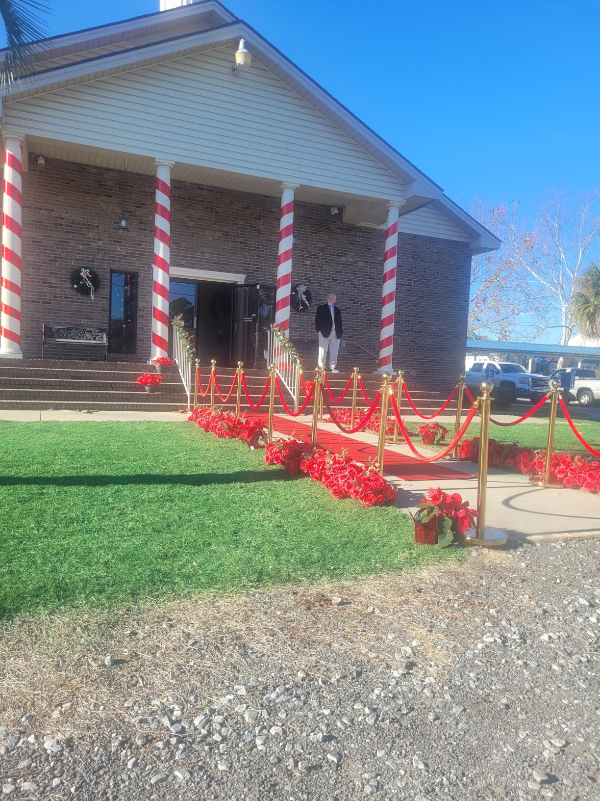 12pcs Sturdy Gold Stanchion Posts and 12pcs High Quality Red Carpet Velvet Ropes, Water/Sand/Concrete Fillable Leakproof Base, Crowd Control Barriers for Birthday, Prom, Business, Wedding customer photo 2