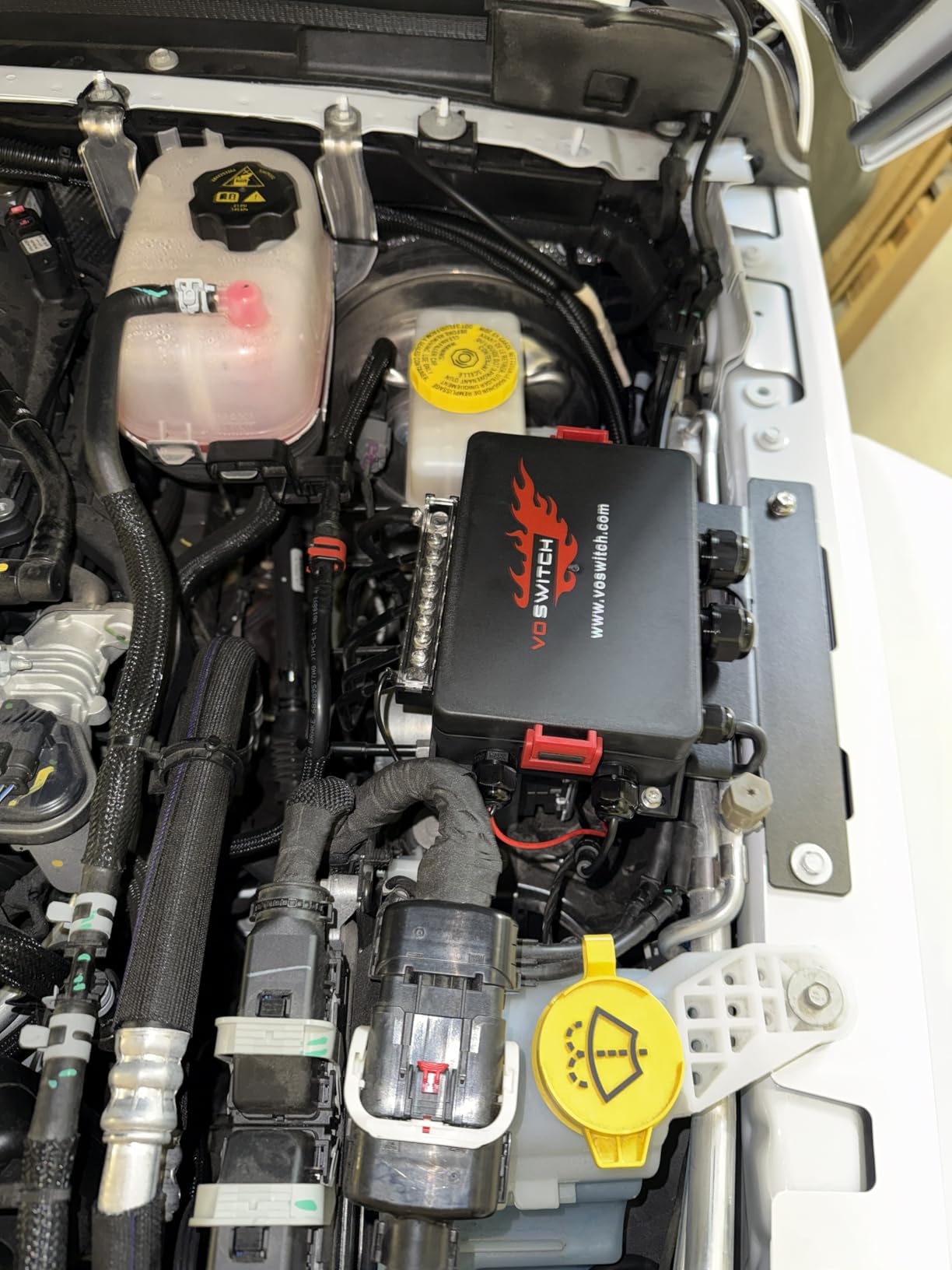 Voswitch JL500 Switch Panel Power Distribution System for Jeep Wrangler JL (2018+) & Gladiator JT (2020+) - Factory Look & Clean Design, Plug & Play Installation, Waterproof Power Module customer photo 2