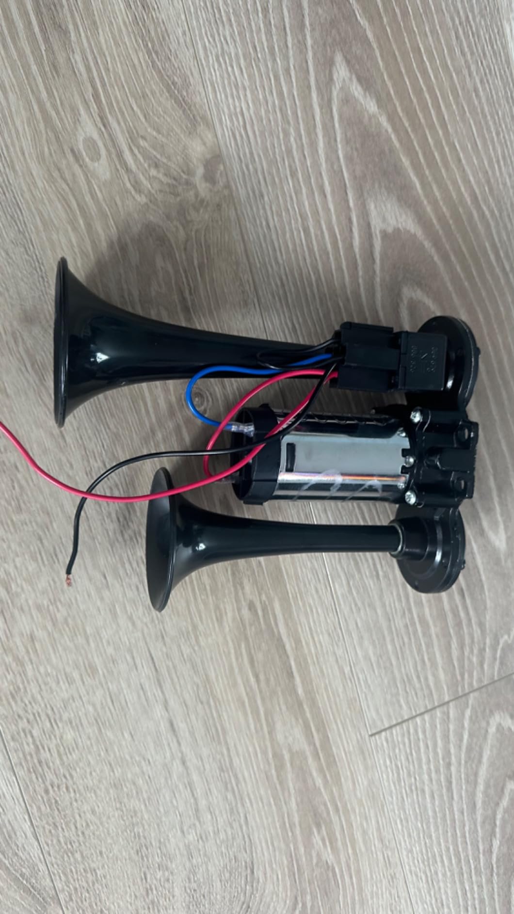 Upgraded 12V 600DB Air Horn Dual Trumpets, Super Loud Truck Train Horns Kit with Air Compressor for Any 12V SUV Motorcycle Trucks Pickup Lorries Trains Cars Boats customer photo 2
