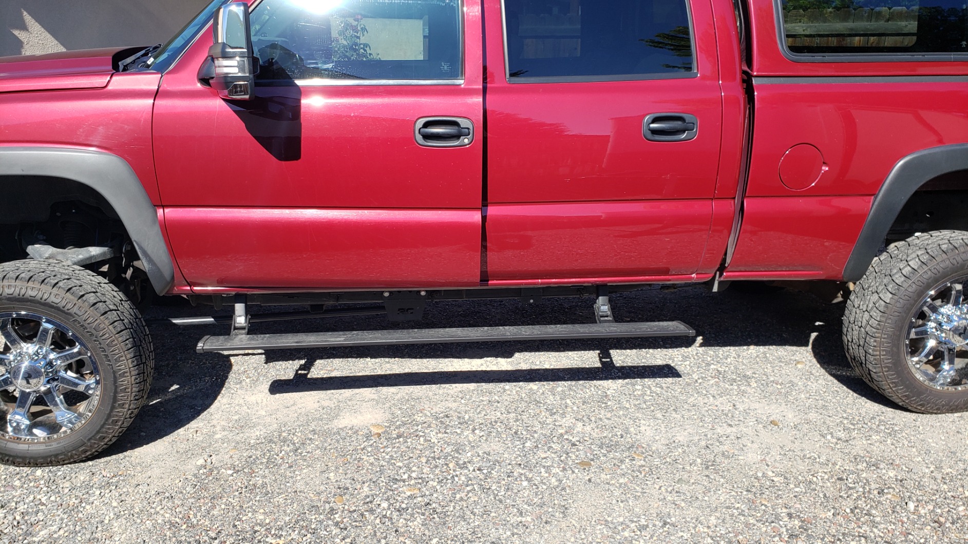 RealTruck AMP Research PowerStep Retractable Electric Truck Steps with LED Step Lights | Fits 1999 - 2007 Chev/GMC Silverado/Sierra 1500/2500HD/3500HD Classic Crew Cab | 75113-01A customer photo 2