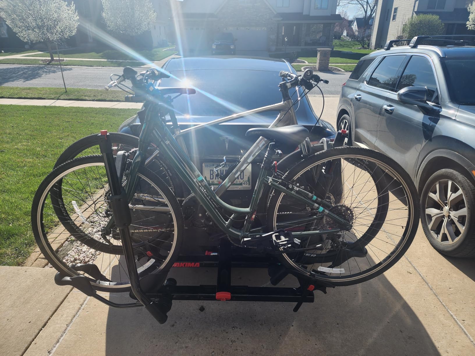 Yakima HoldUp Hitch Mount Tray Bike Rack customer photo 1