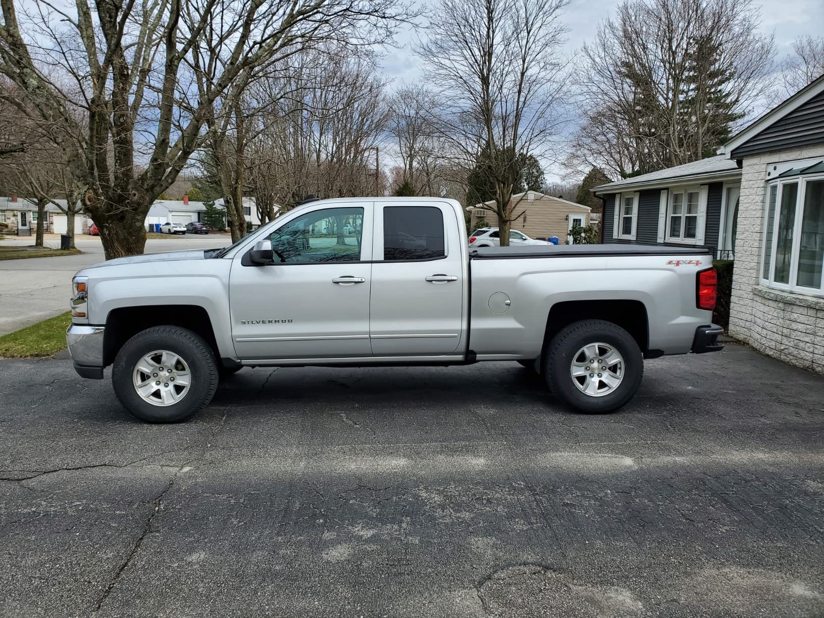MotoFabLifts CH-2.5-2.5 in Front Leveling Lift Kit That is compatible with Chevy/Gmc Pickup customer photo 1