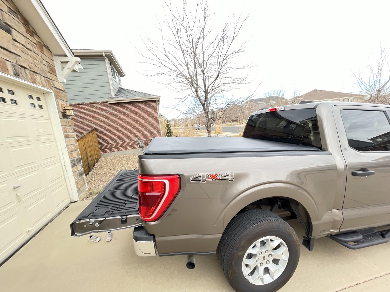 Tyger Auto T1 Soft Roll Up Truck Bed Tonneau Cover Compatible with 2015-2020 Ford F-150 | Styleside 5.5' Bed | TG-BC1F9029, Black customer photo 2