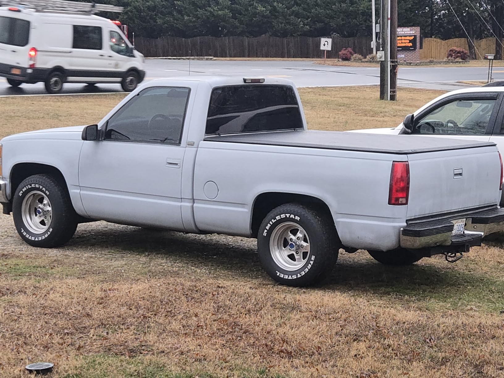 Tyger Auto T1 Soft Roll-up Truck Bed Tonneau Cover Compatible with 2014-2018 Chevy Silverado GMC Sierra 1500; 2019 LD/Limited | 5'9