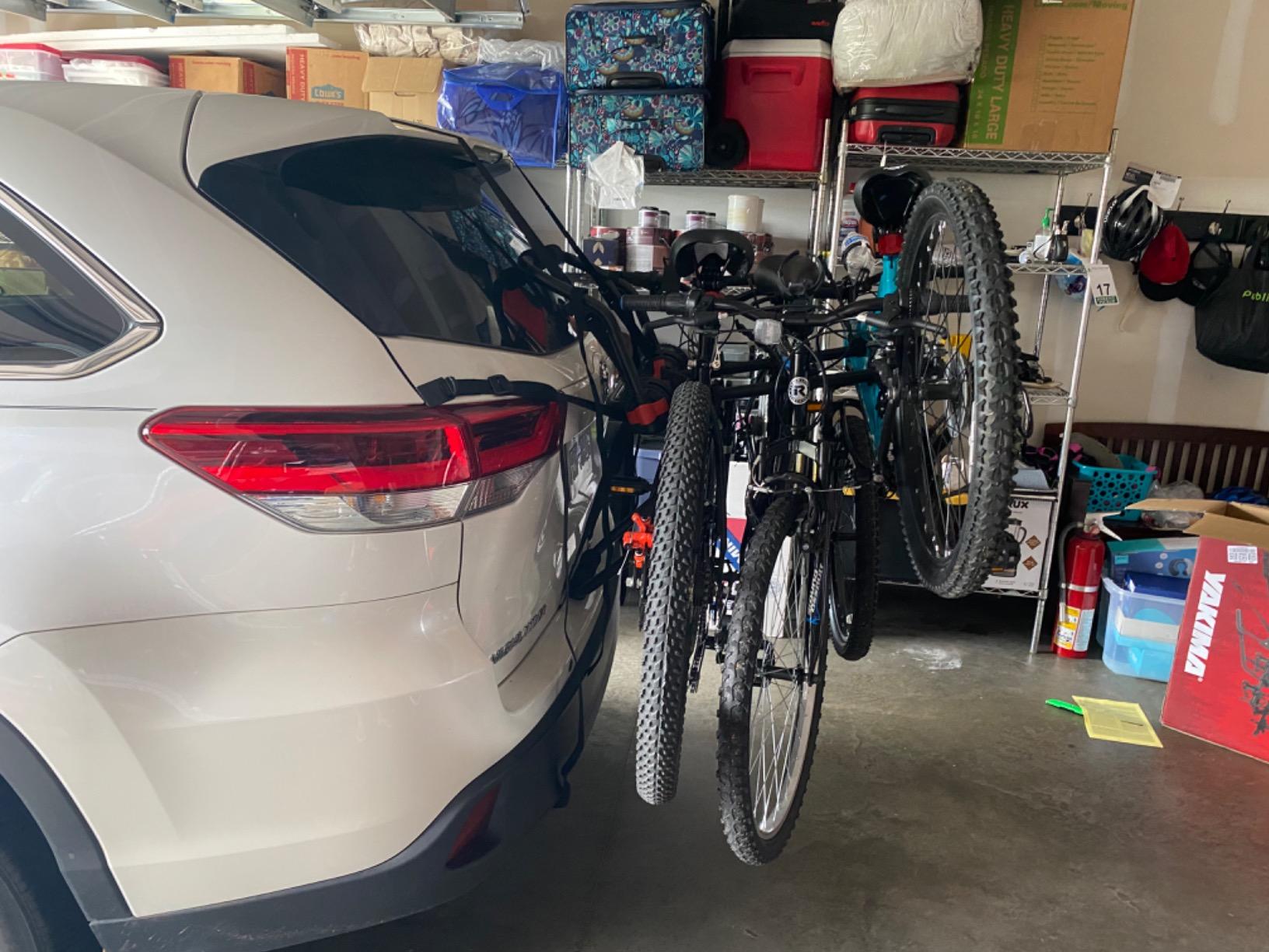 Yakima HangOut Car Trunk Bike Rack, 3 Bike Capacity customer photo 1