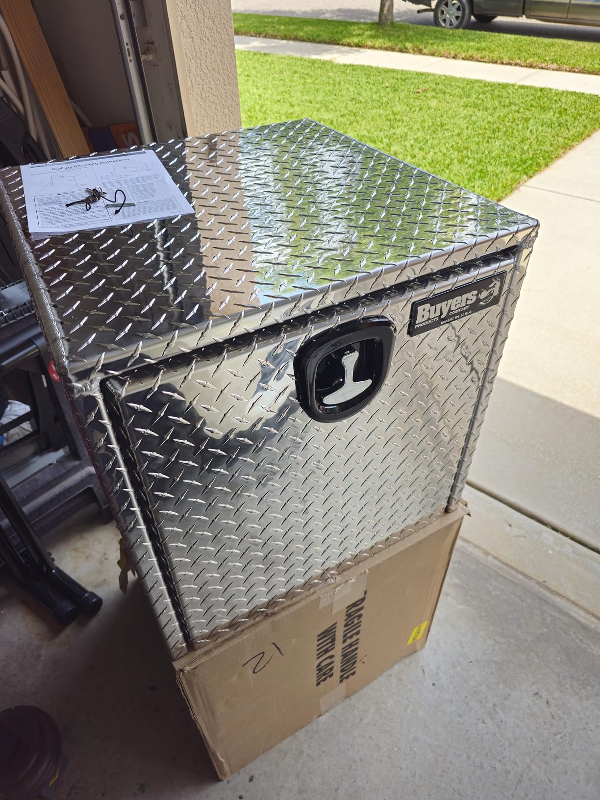 Buyers Products 1705149 Diamond Tread Aluminum Underbody Truck Tool Box, 14 x 12 x 18, Made in USA, .100 in. Thick, Corrosion Resistant, Locking Compression Latch, Secure Storage for Work Trucks customer photo 2