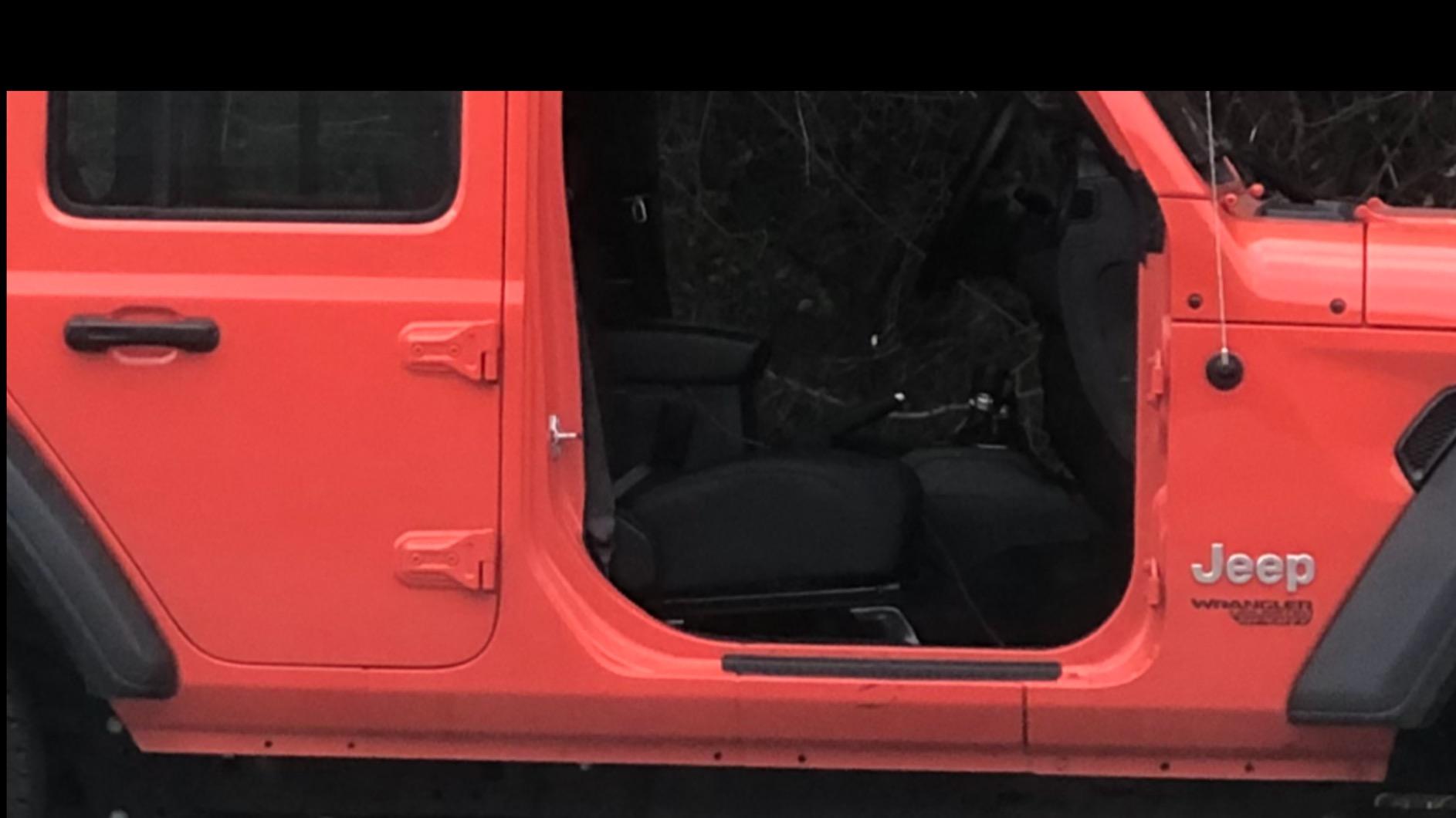 Mopar 82215164 Jeep Wrangler Four Door JL Models Molded Side Steps customer photo 2