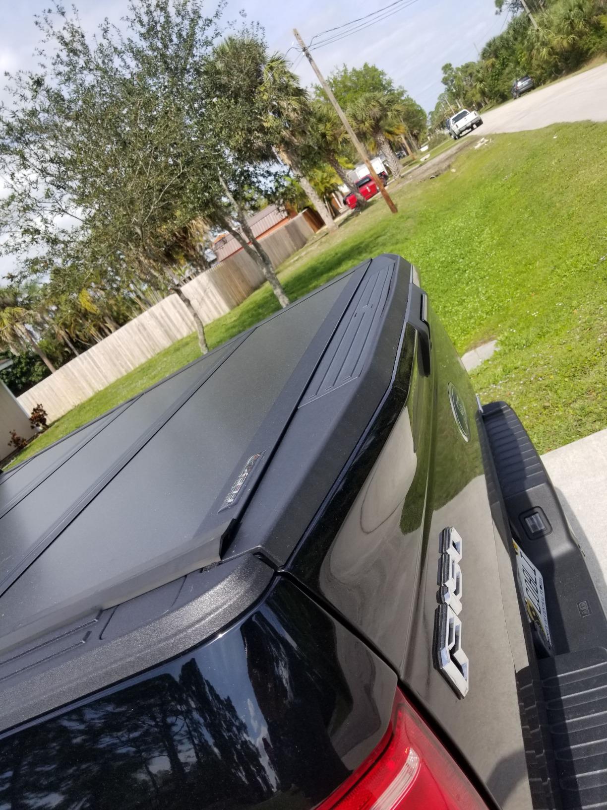 UnderCover ArmorFlex Hard Folding Truck Bed Tonneau Cover | AX22019 | Fits 2015 - 2020 Ford F-150 5' 7