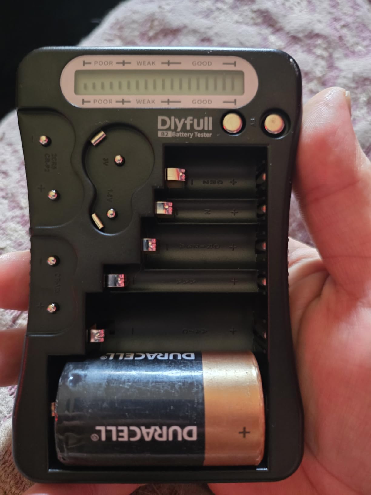 Dlyfull Battery Tester, LCD Display Universal Battery Checker for AA AAA C D 9V CR2032 CR123A CR2 CRV3 2CR5 CRP2 1.5V/3V Button Cell Batteries customer photo 1