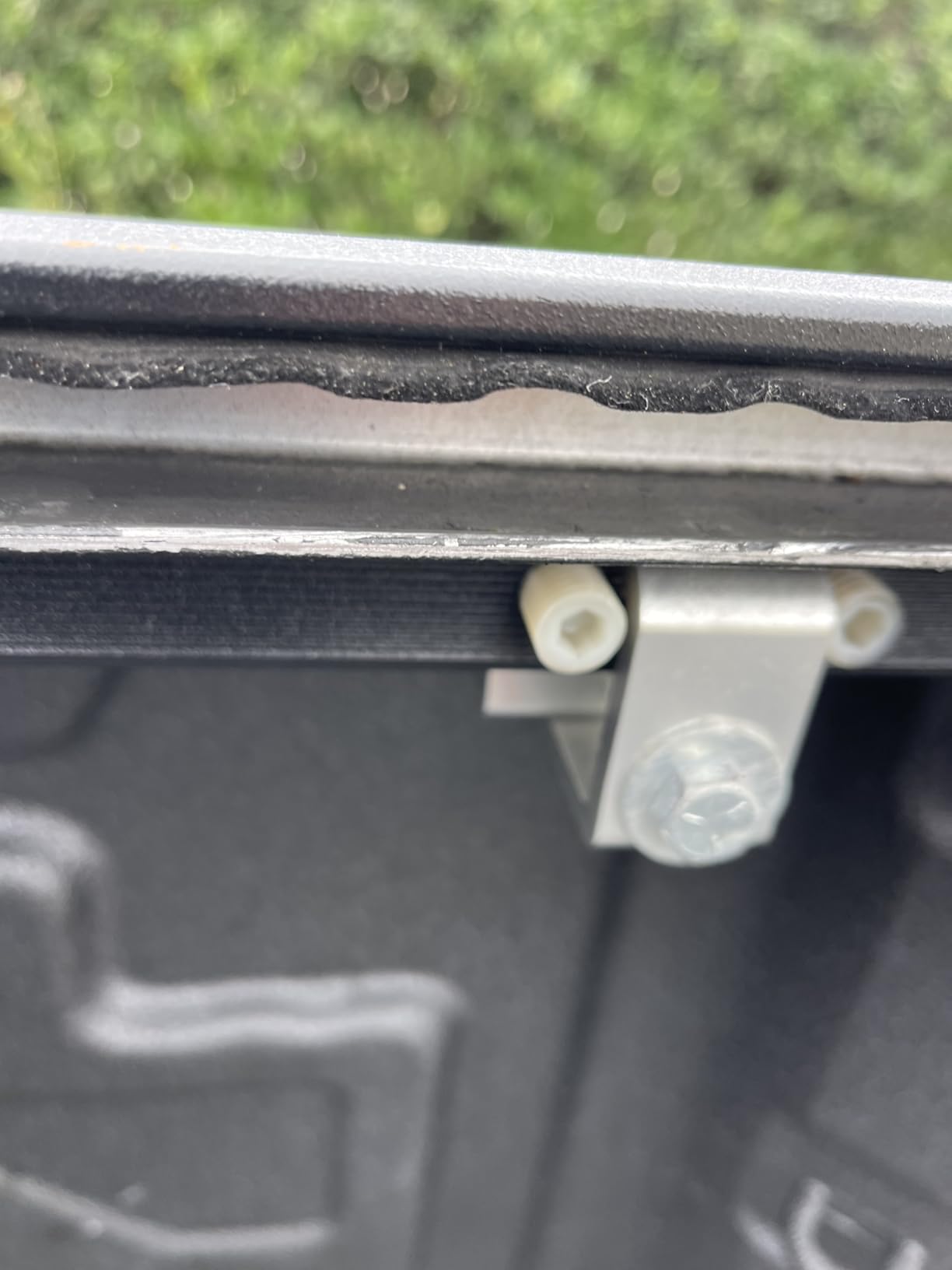 RealTruck Retrax RetraxONE XR Retractable Truck Bed Tonneau Cover | T-60373 | Fits 2015 - 2020 Ford F-150 Super Crew & Super Cab 5' 7