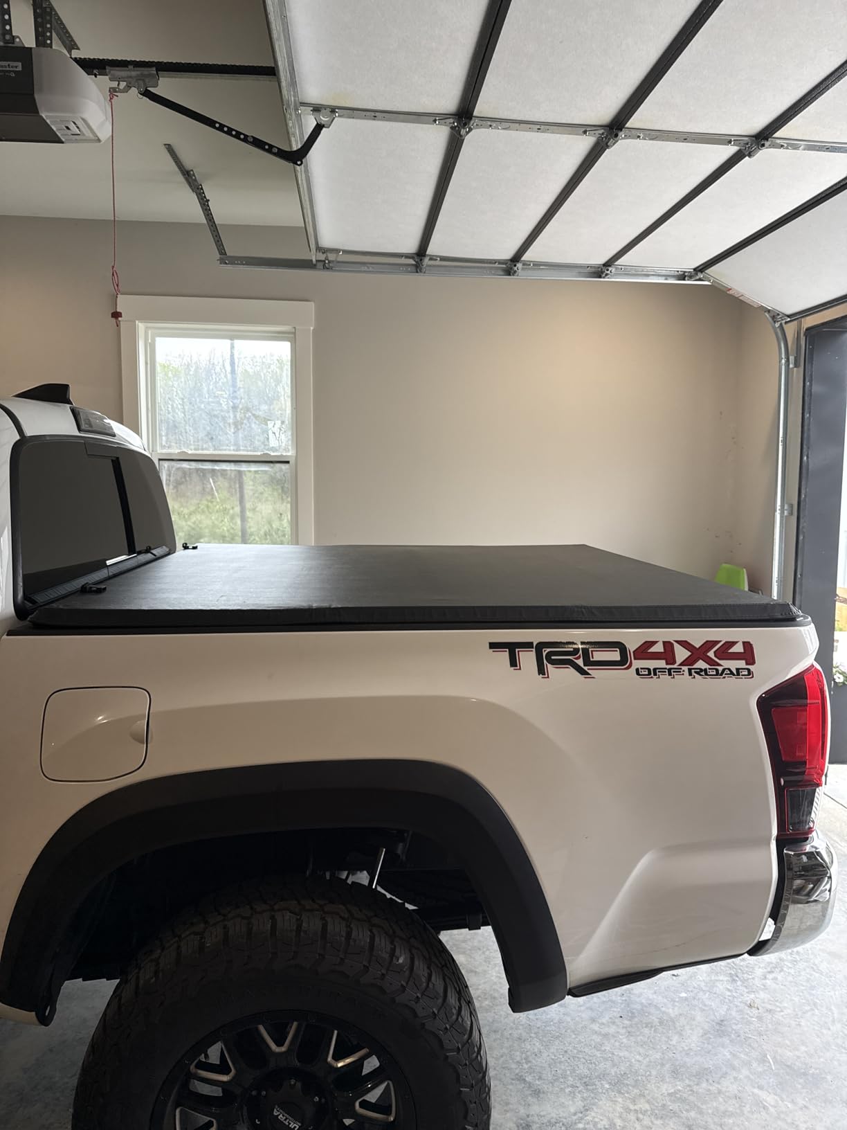 oEdRo Soft Tri-Fold Truck Bed Tonneau Cover for 2016-2023 Toyota Tacoma 5ft customer photo 2