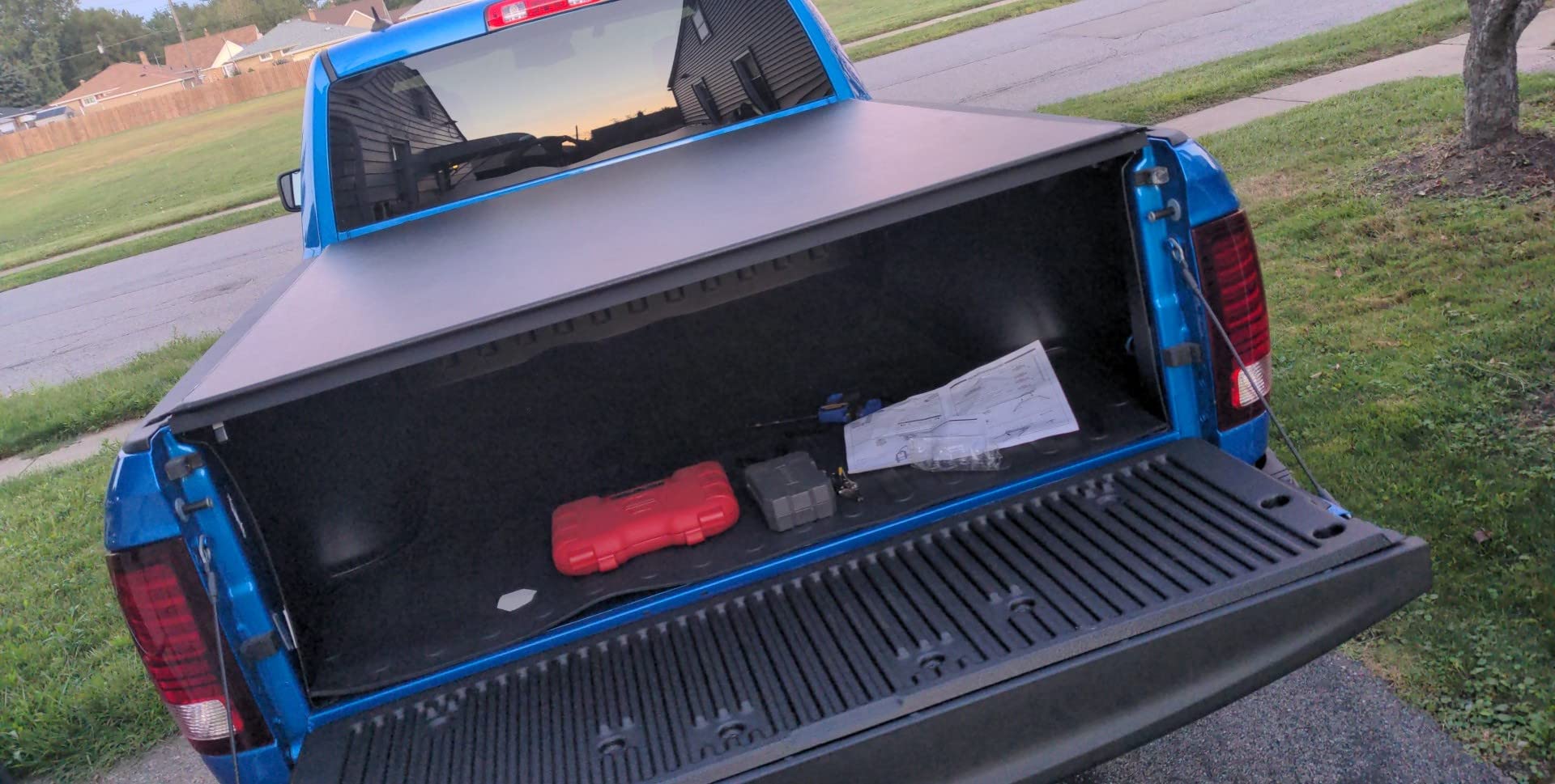 Tonno Pro Lo Roll, Soft Roll-up Truck Bed Tonneau Cover | LR-2055 | Fits 2019 - 2023 Dodge Ram 1500, w/o Multifunction tailgate 5' 7