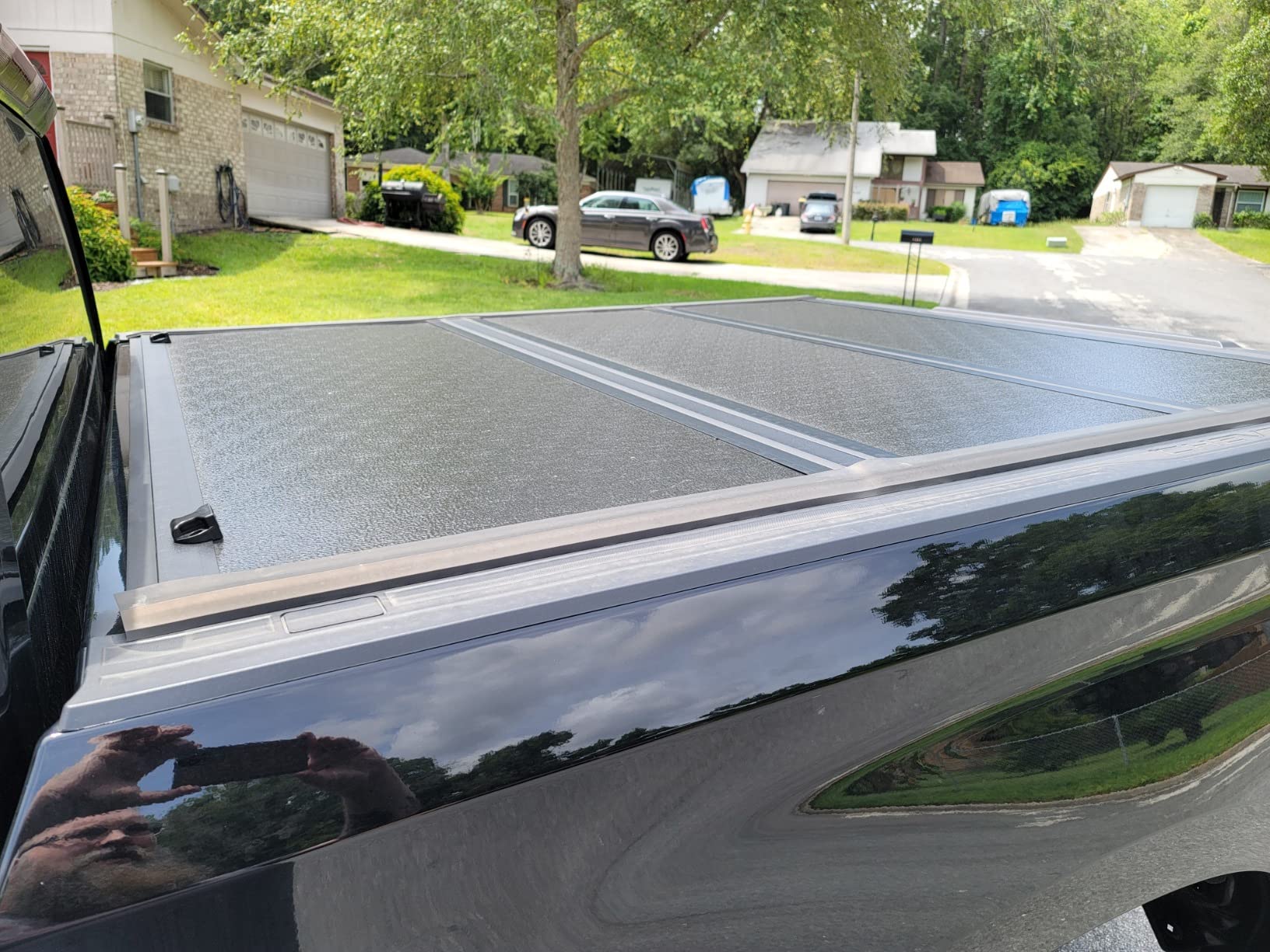 Gator EFX Hard Tri-Fold Truck Bed Tonneau Cover - Secure Cargo Protection - Sleek Low-Profile Tri-Fold Design - Fits 2019-2025 Chevy/GMC Silverado/Sierra - 5'10