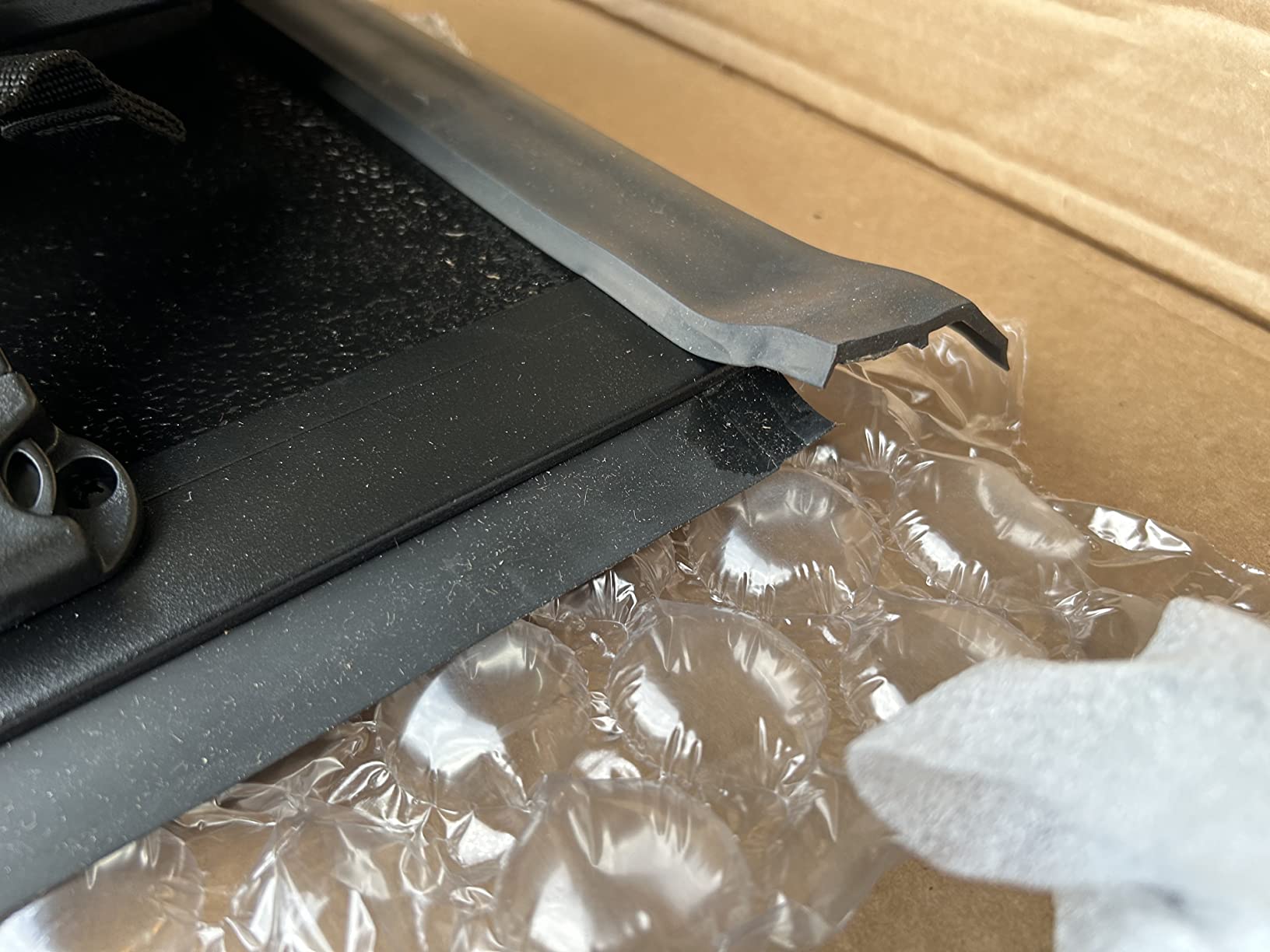 Gator EFX Hard Tri-Fold Truck Bed Tonneau Cover | GC54011 | Fits 2005 - 2021 Nissan Frontier w/track system 4' 11