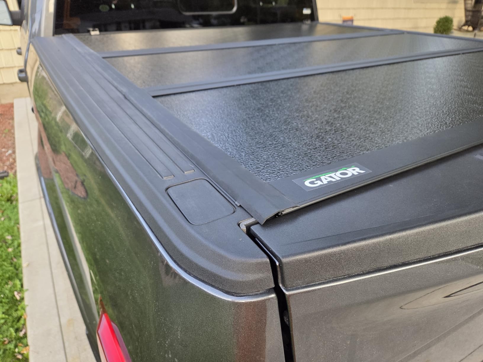 Gator EFX Hard Tri-Fold Truck Bed Tonneau Cover - Heavy-Duty Truck Bed Protection - Durable Aluminum Panels - Hard Folding Tonneau Cover - 2015-2020 Ford F-150 (incl. Raptor) - 5'7