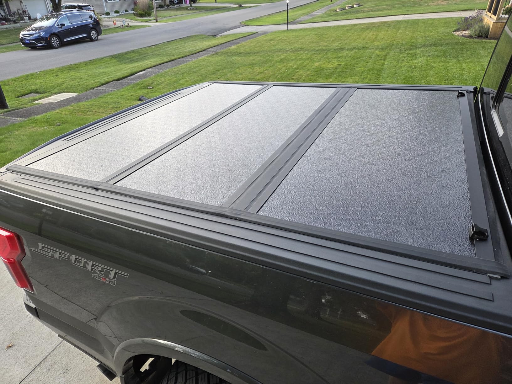 Gator EFX Hard Tri-Fold Truck Bed Tonneau Cover - Heavy-Duty Truck Bed Protection - Durable Aluminum Panels - Hard Folding Tonneau Cover - 2015-2020 Ford F-150 (incl. Raptor) - 5'7
