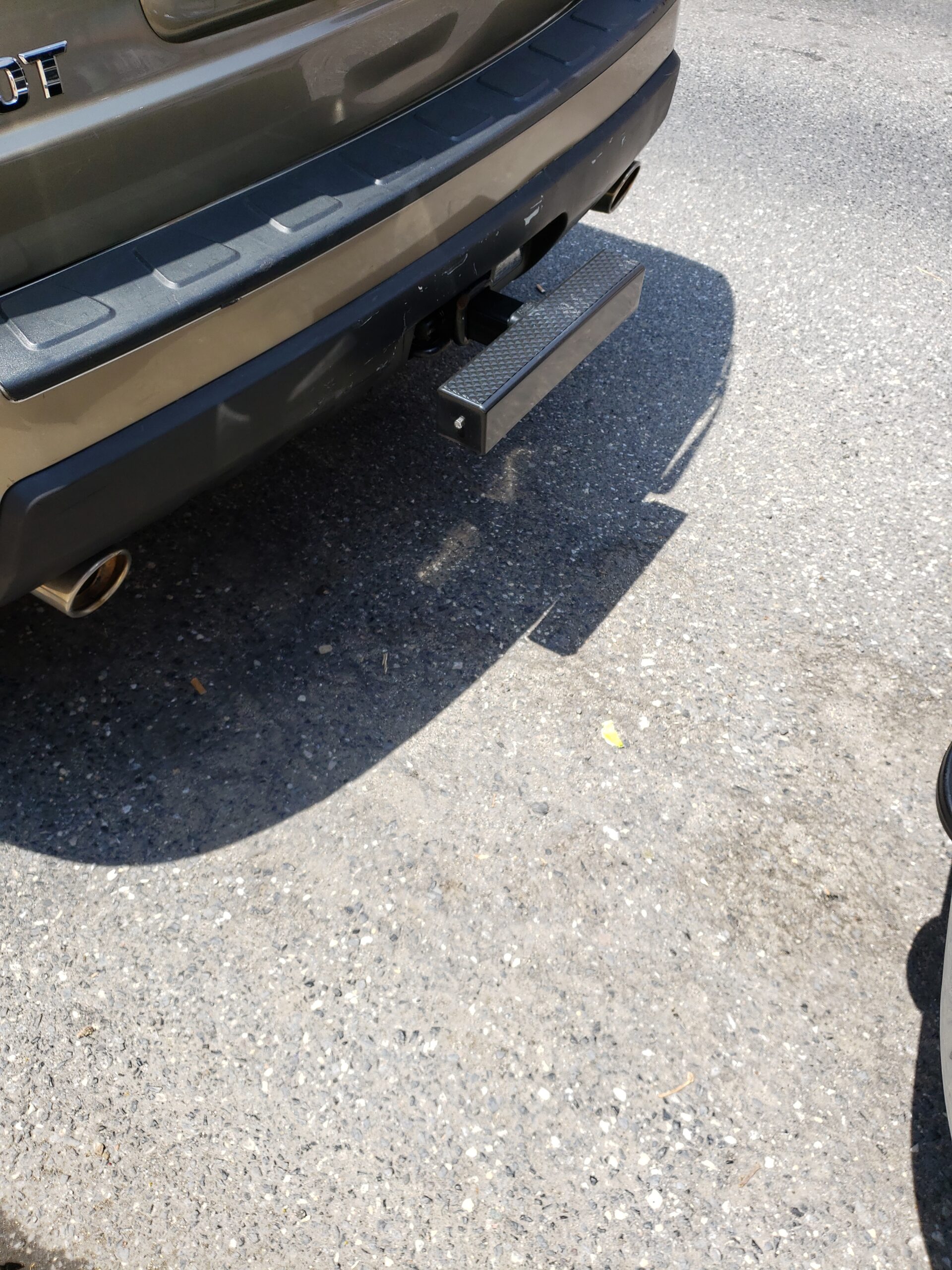 Eapele Hitch Step for 2 Inch Receiver, Universal Anti Slip Bumper Guard, 600lbs Maximum Load, for Trailer Tow Truck Pickup SUV Pickup Van RV customer photo 2
