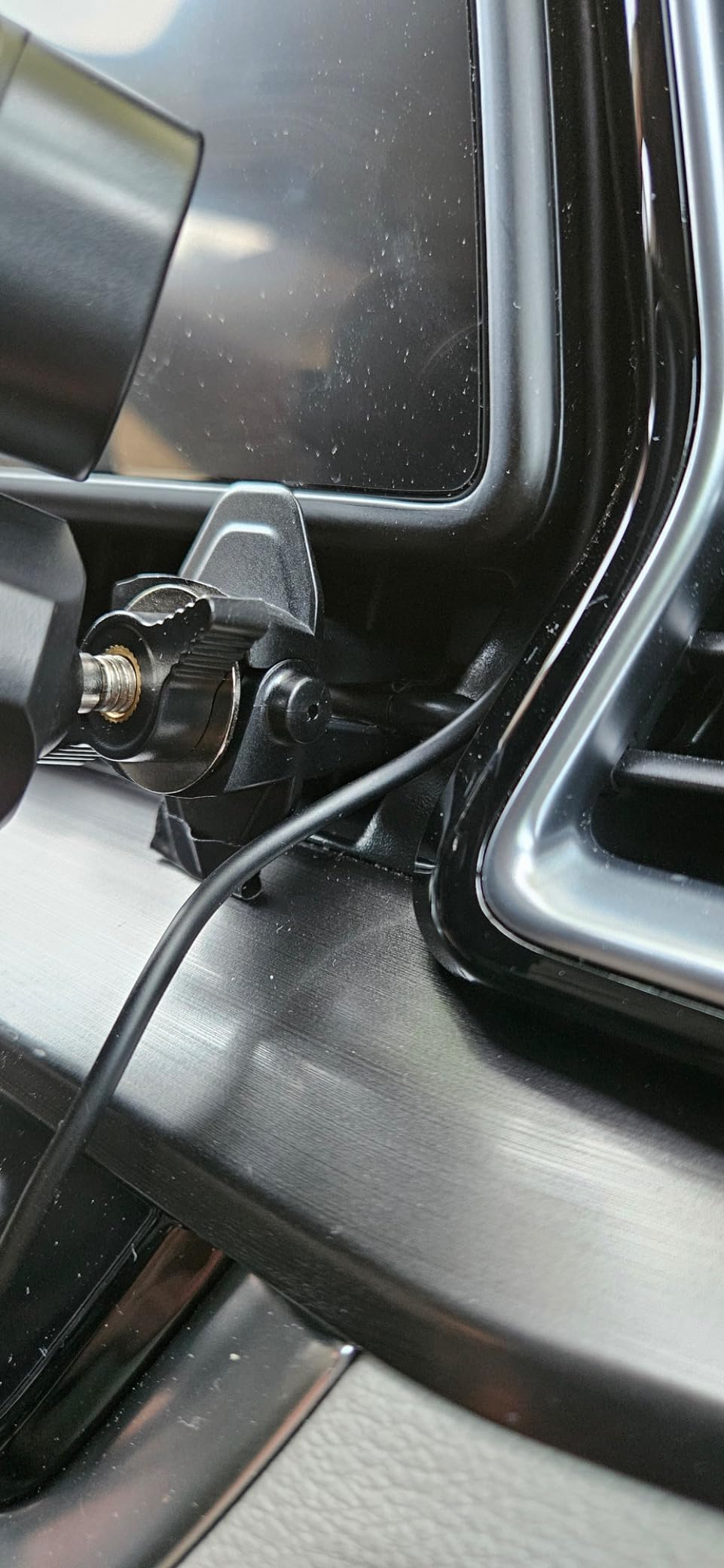 MOKPR 15W Fast Charging Auto-Clamping Car Charger Phone Mount Air Vent customer photo 2