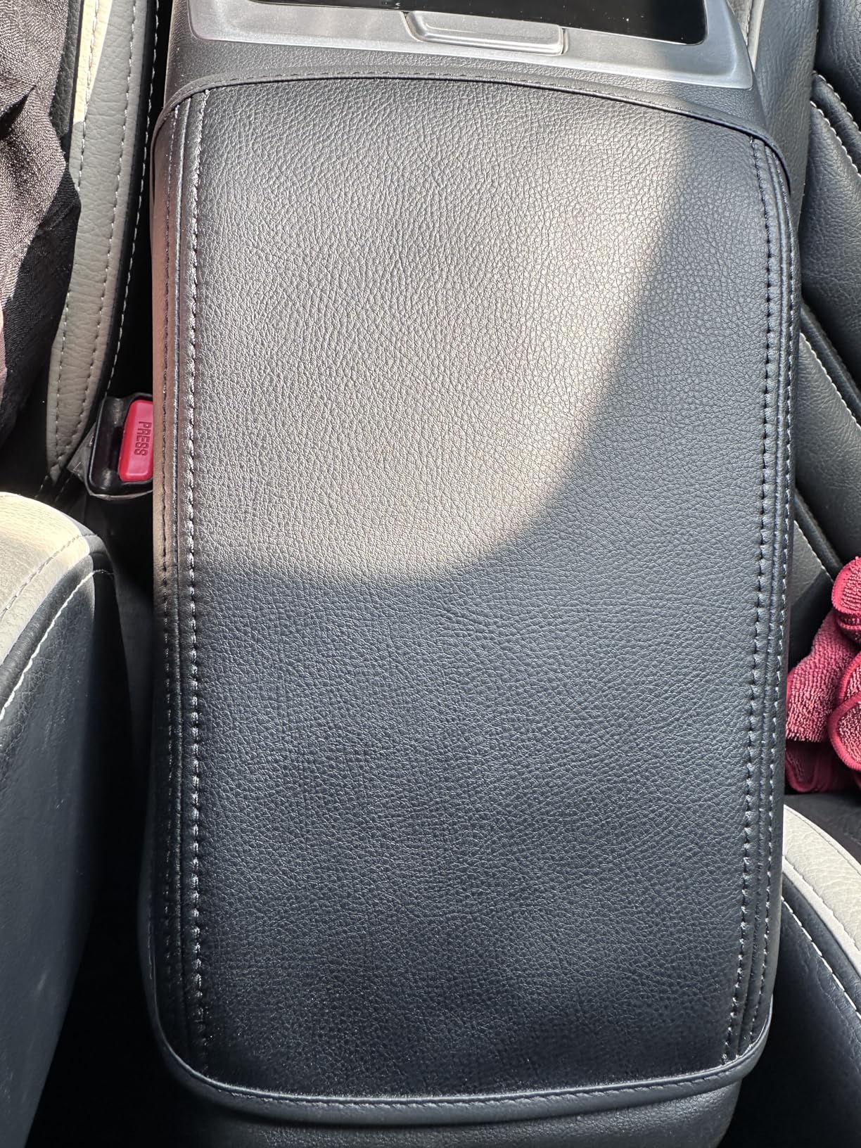 2022-2025 2026 Ioniq 5 Center Console Cover for Hyundai Ioniq 5 (SE/SE Standard Range/SEL/Limited/XRT), Waterproof & Cushion Leather Armrest Cover 2023 2024 2025 Ioniq 5 Accessories (Padded) customer photo 1