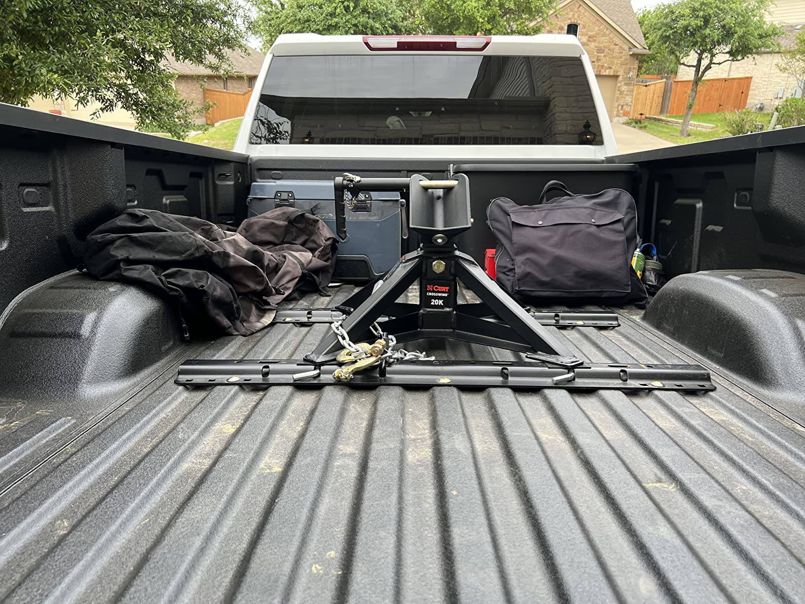 CURT 16600 CrossWing Lightweight 5th Wheel Hitch, 20,000 lbs customer photo 1