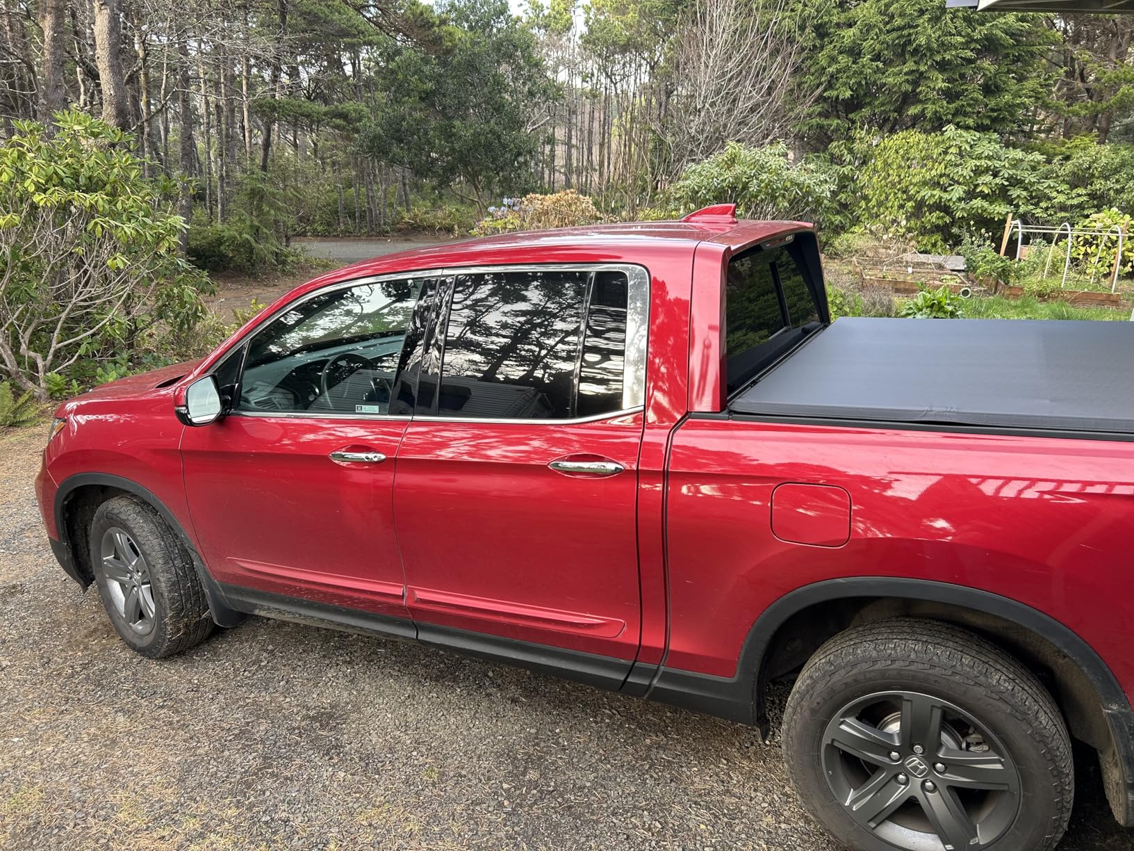 Tyger Auto T3 Soft Tri-fold Truck Bed Tonneau Cover Compatible with 2017-2026 Honda Ridgeline | 5'4