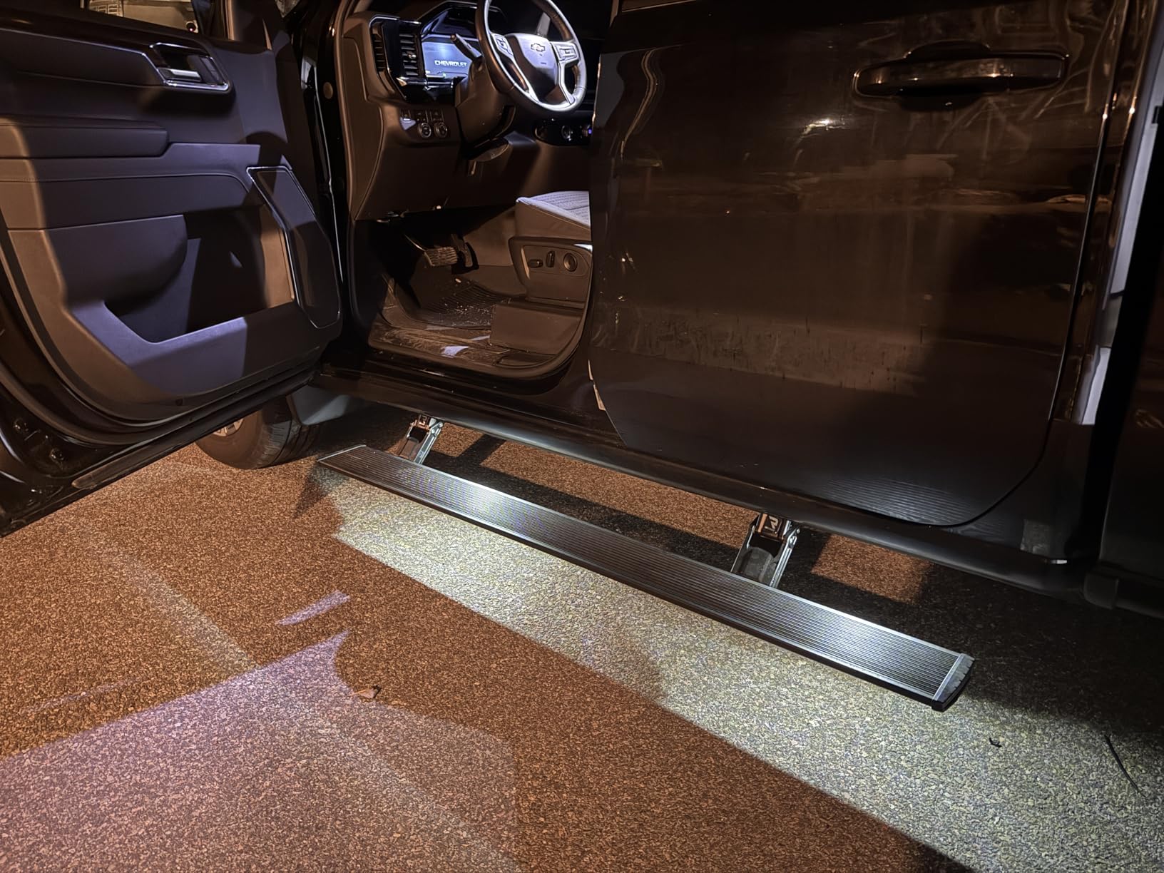 RealTruck AMP Research PowerStepXTreme Retractable Electric Truck Steps with LED Step Lights & Dual Motors | Fits 2022-2026 Chevrolet Silverado/GMC Sierra 1500/2500/3500HD | 78255-01A customer photo 2