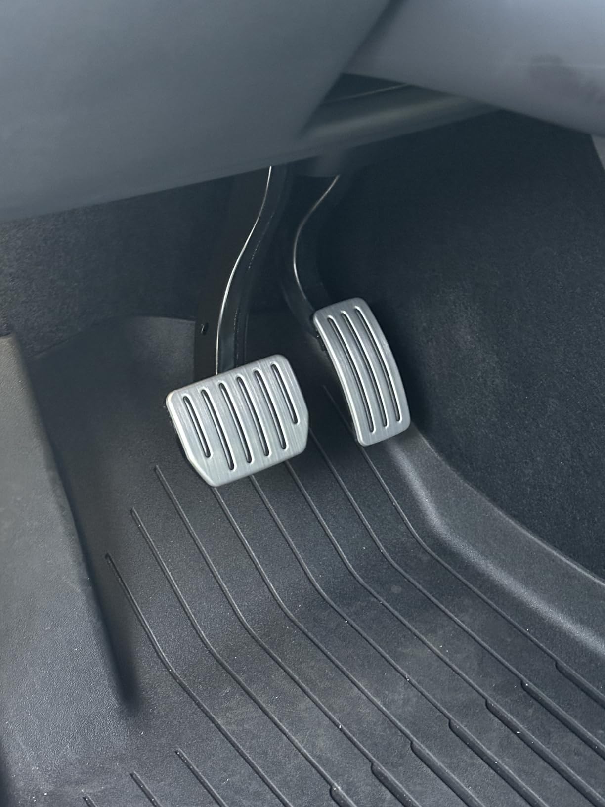 TPARTS Aluminum Self-Flip Lock Performance Pedal Sets Accelerator Brake Pedals Cover for Tesla Model 3 & Model Y Non-Slip Protector Accessories Foot Pedal Pad Replacement customer photo 1