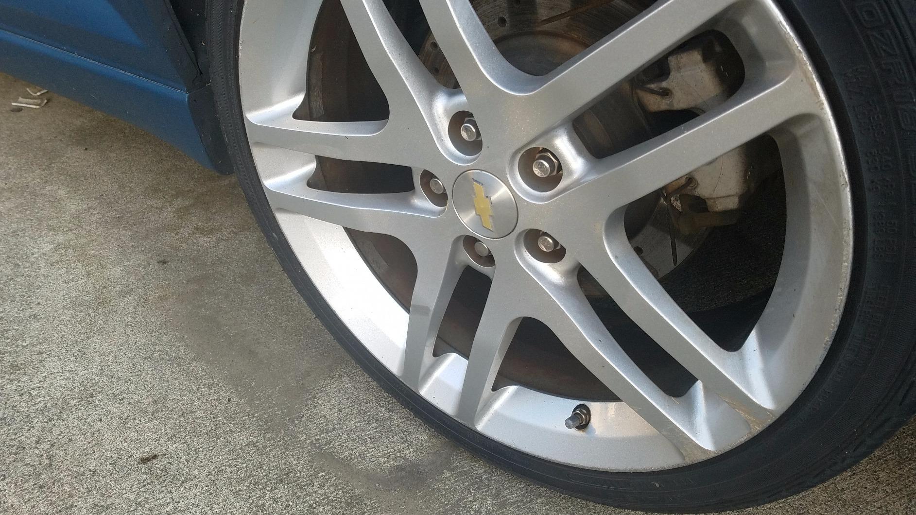 TAKAVU Master Wheel & Tire Brush, Easy Reach Wheel and Rim Detailing Brush Long Soft Bristle, Car Tire Brush, Wheel Scrub Brush customer photo 2