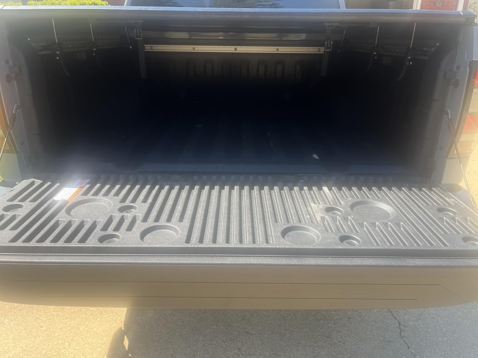 OEDRO FRP Hard Tri-fold Tonneau Cover Fold Truck Bed Covers Compatible with 2005-2026 Nissan Frontier(NOT for Mexico) with 5 Feet Bed customer photo 1