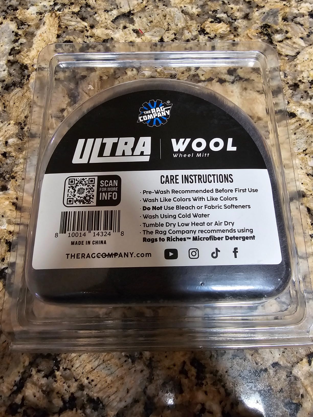 The Rag Company - Ultra Wool Wheel Mitt - Wash and Scrub Wheel Faces and Details Without Scratching or Marring Car - Marino Wool - Fits Over Fingers for Easy and Comfortable Detailing (2 Pack) customer photo 1