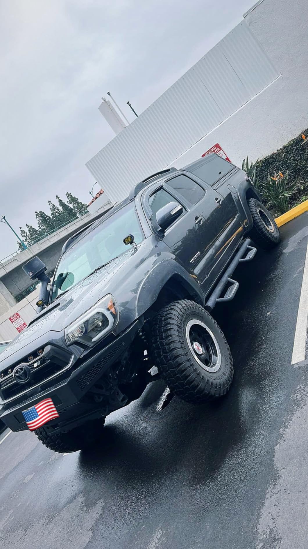 Westin 16-14185 EXP Truck Cap with Solid Front Glass fits 2016-2023 Tacoma 6' Bed Matte Black customer photo 1