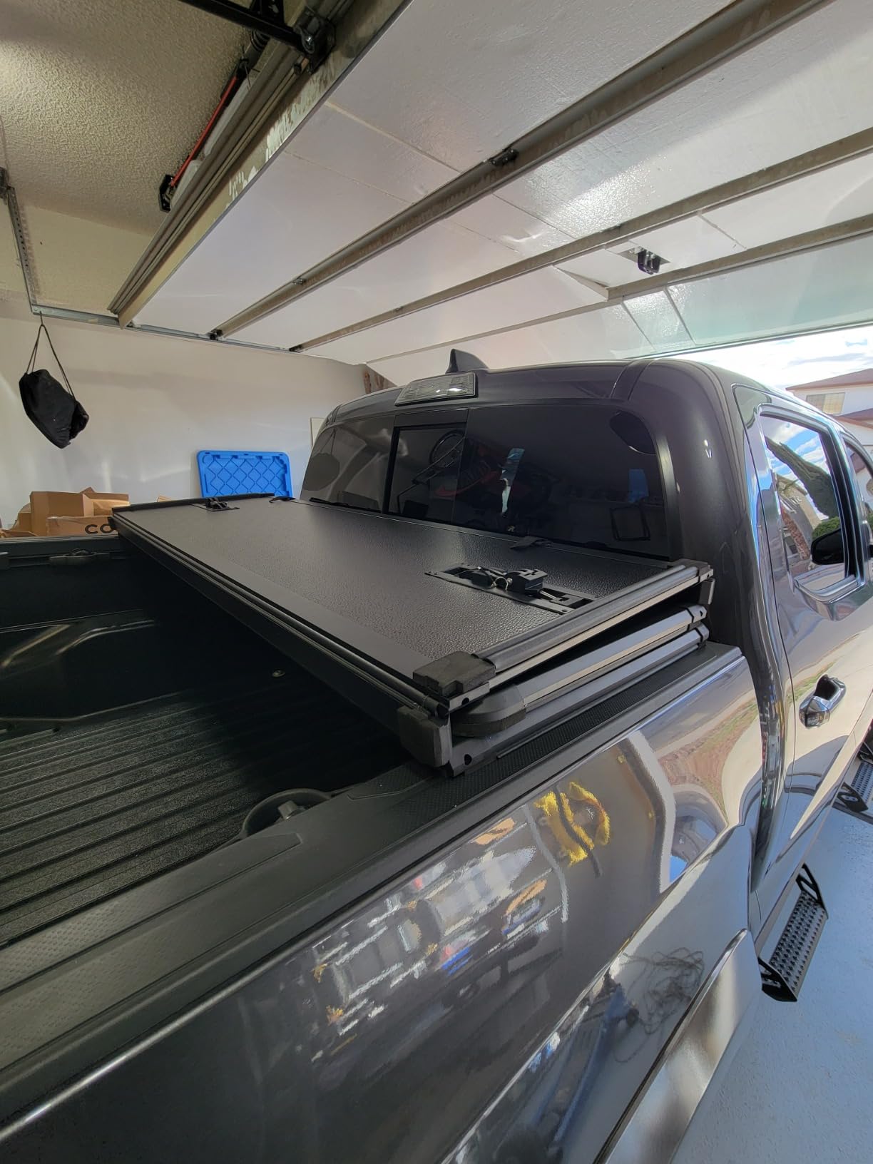 YITAMOTOR FRP Hard Tri-Fold Tonneau Cover for 2024-2026 Toyota Tacoma 5ft customer photo 1