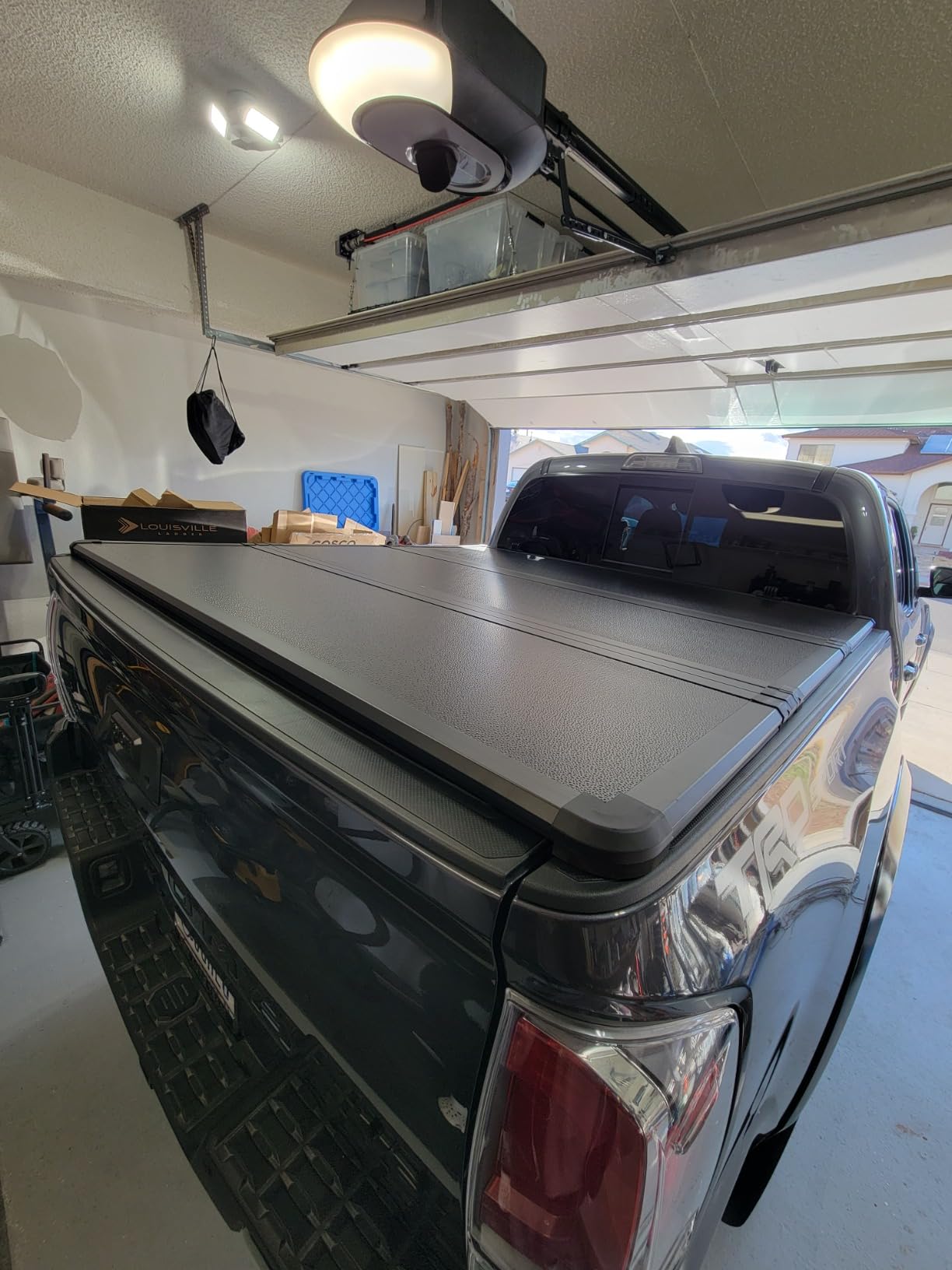 YITAMOTOR FRP Hard Tri-Fold Tonneau Cover for 2024-2026 Toyota Tacoma 5ft customer photo 2