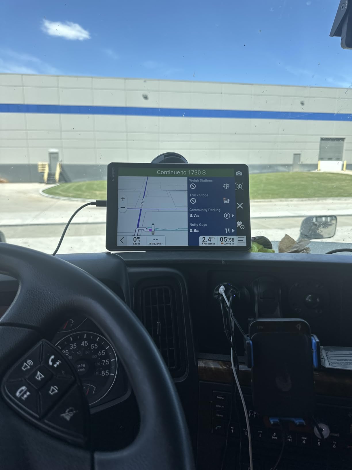 Garmin dēzlCam OTR725 7